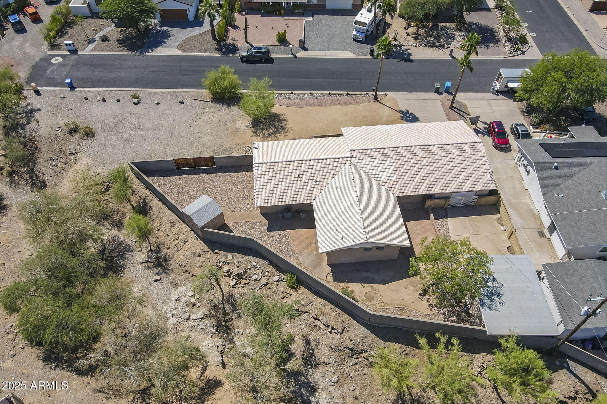 1530 E LOMA Lane