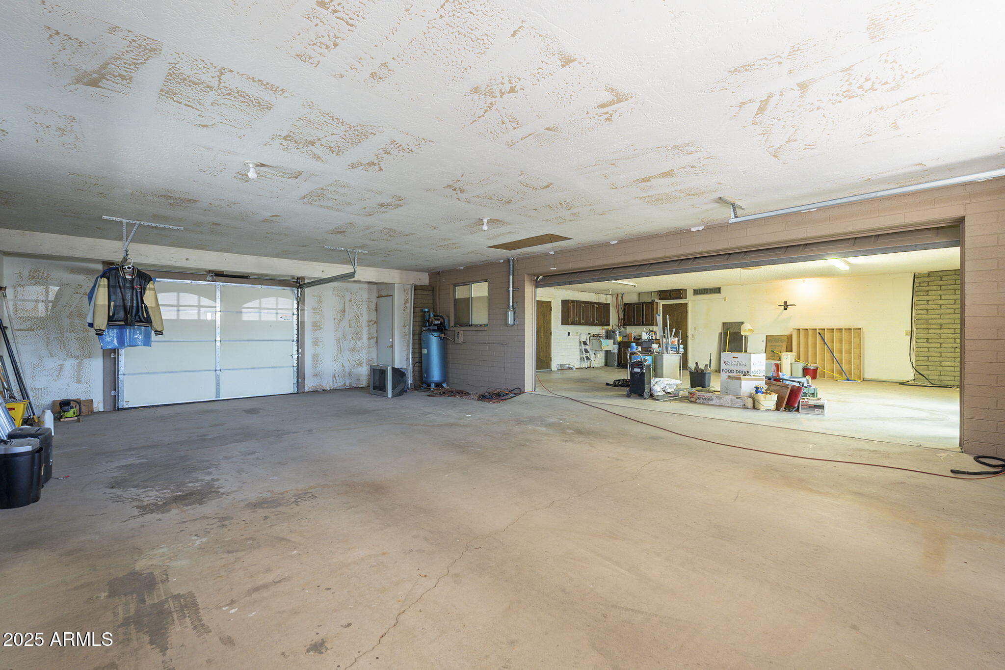1530 E LOMA Lane