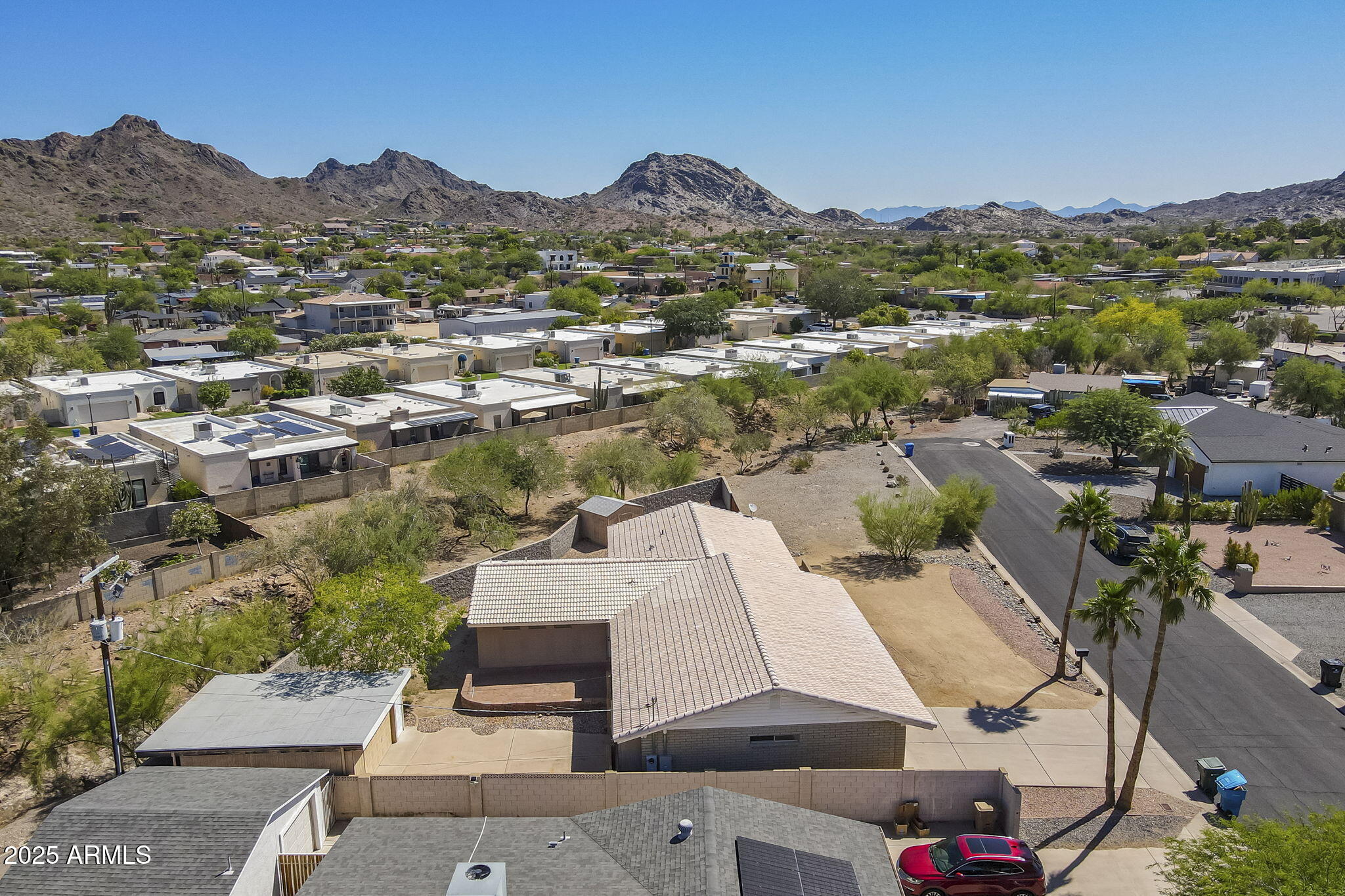 1530 E LOMA Lane