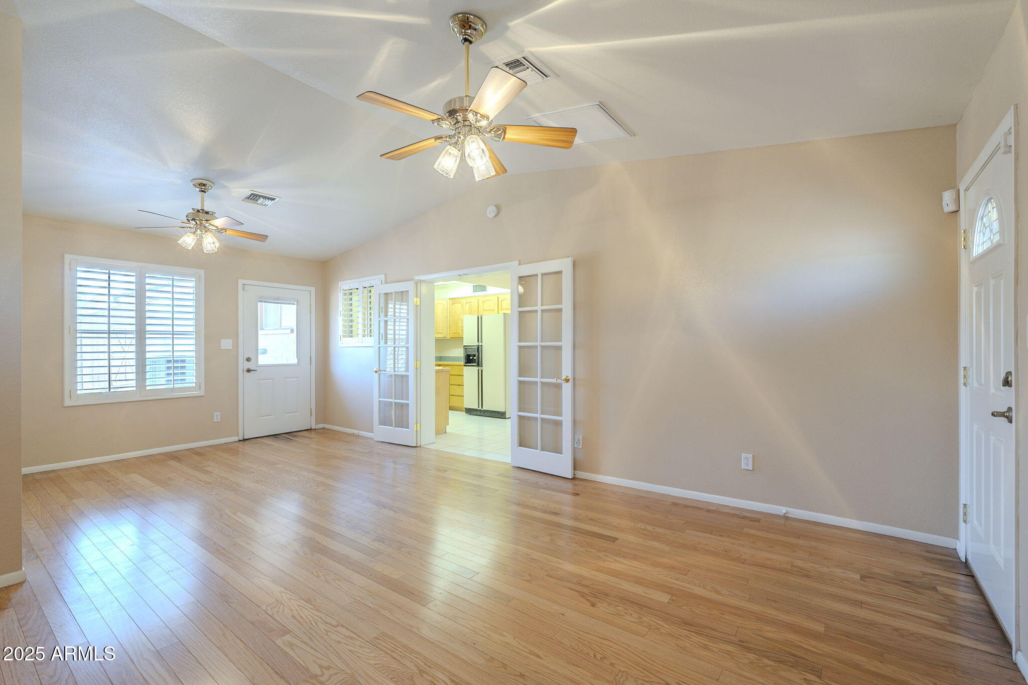 1530 E LOMA Lane