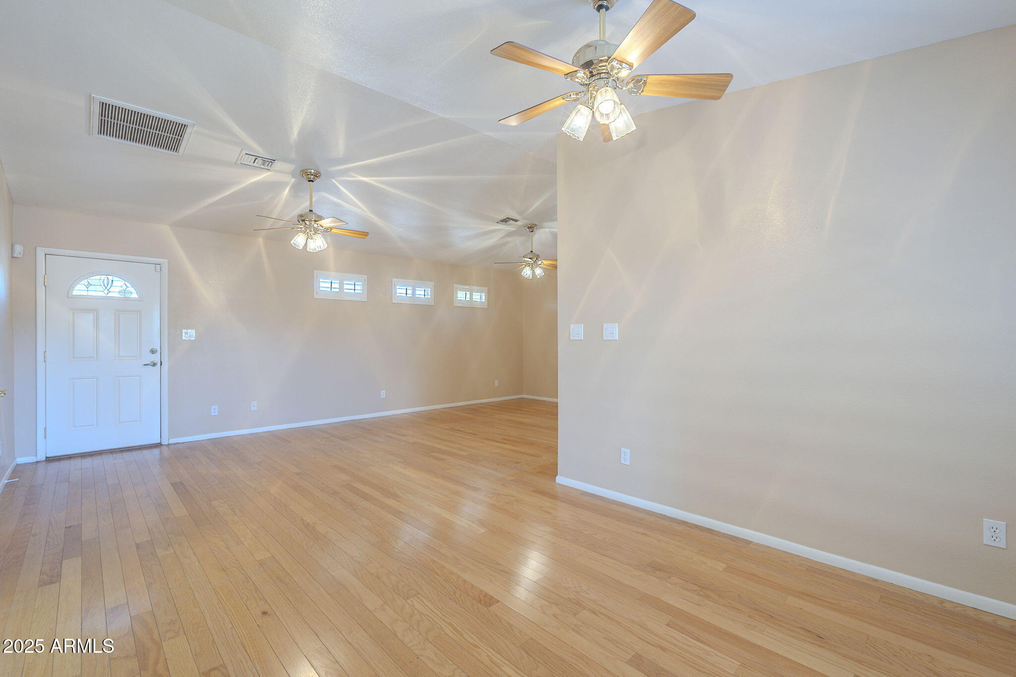 1530 E LOMA Lane