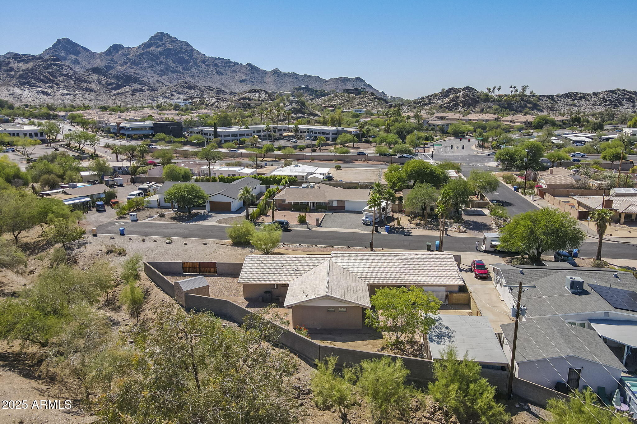 1530 E LOMA Lane