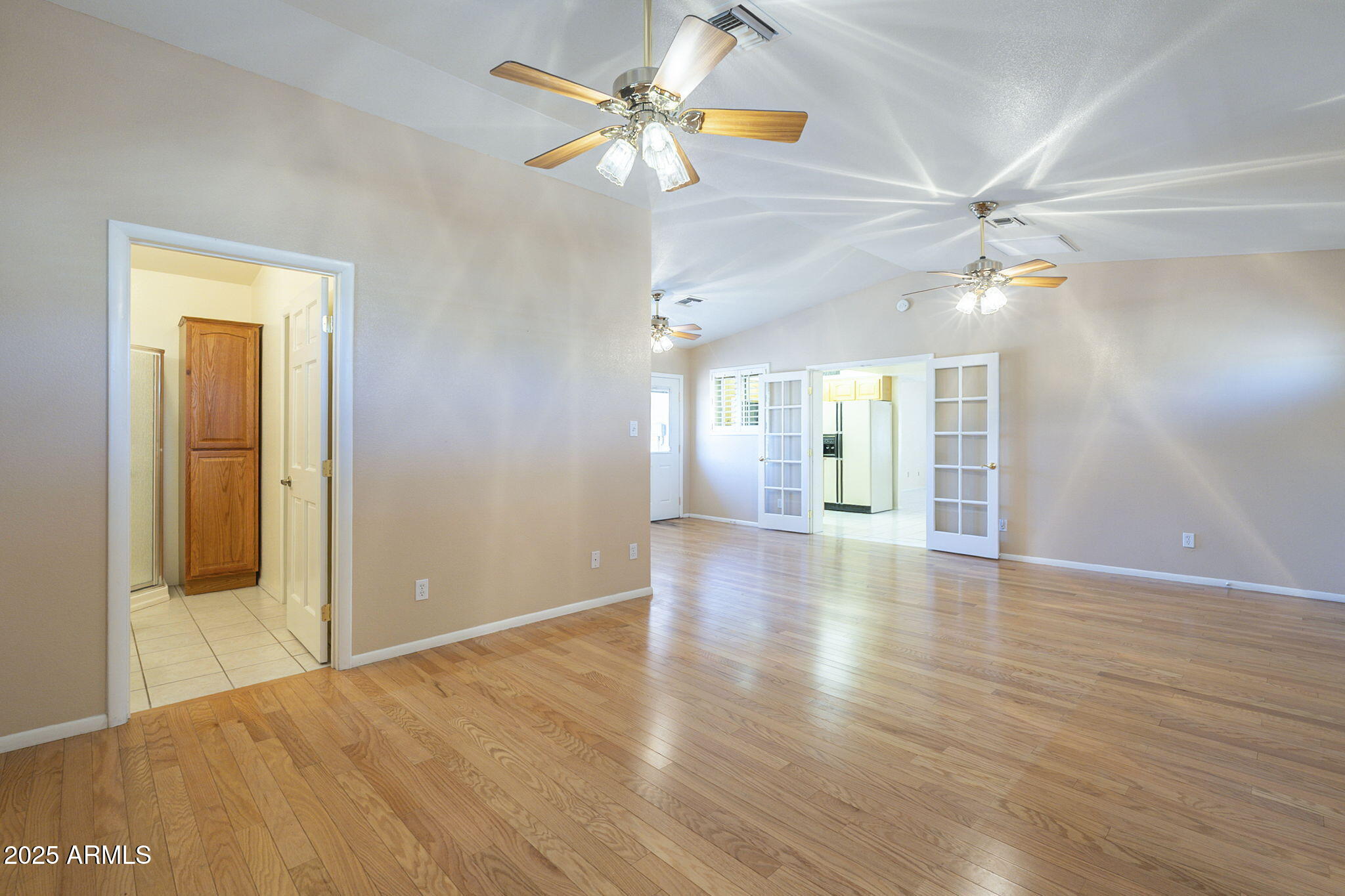 1530 E LOMA Lane
