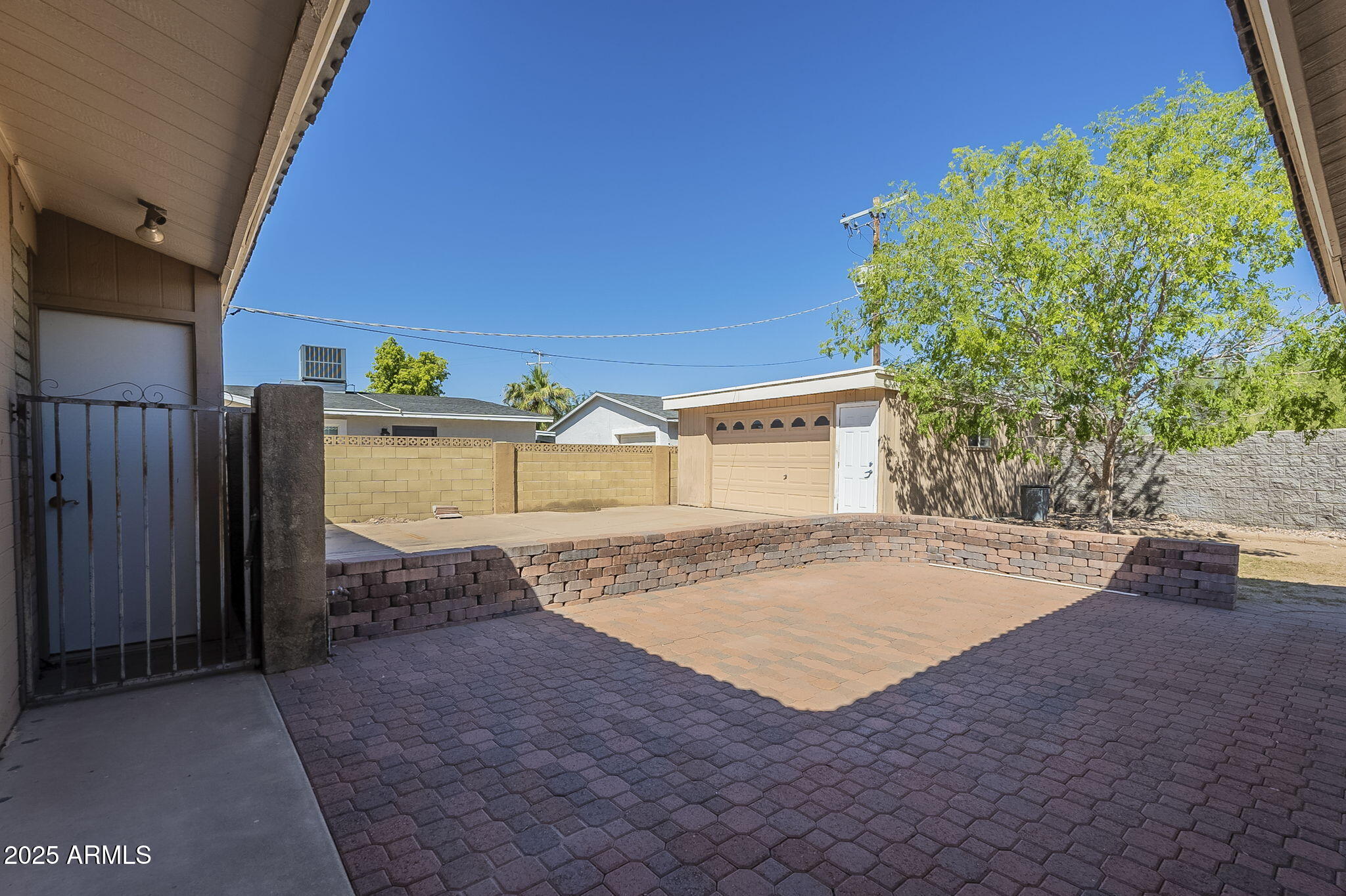 1530 E LOMA Lane