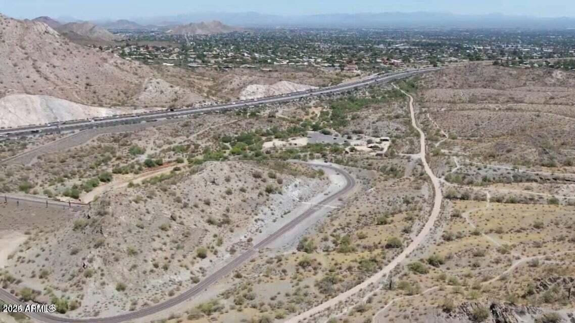 1530 E LOMA Lane