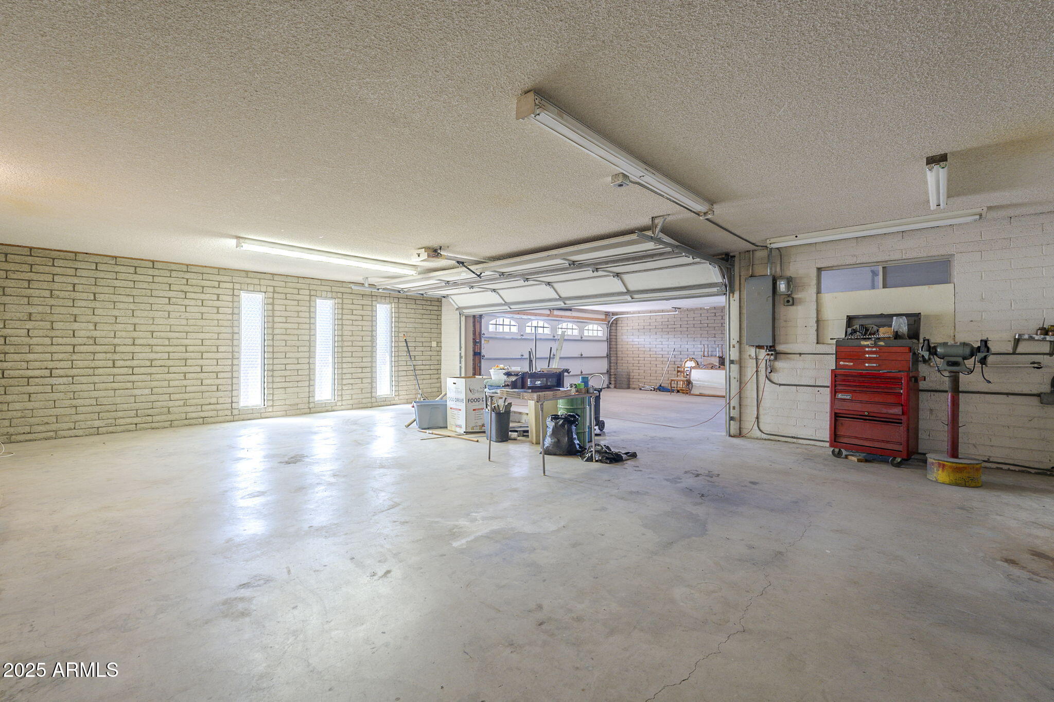 1530 E LOMA Lane