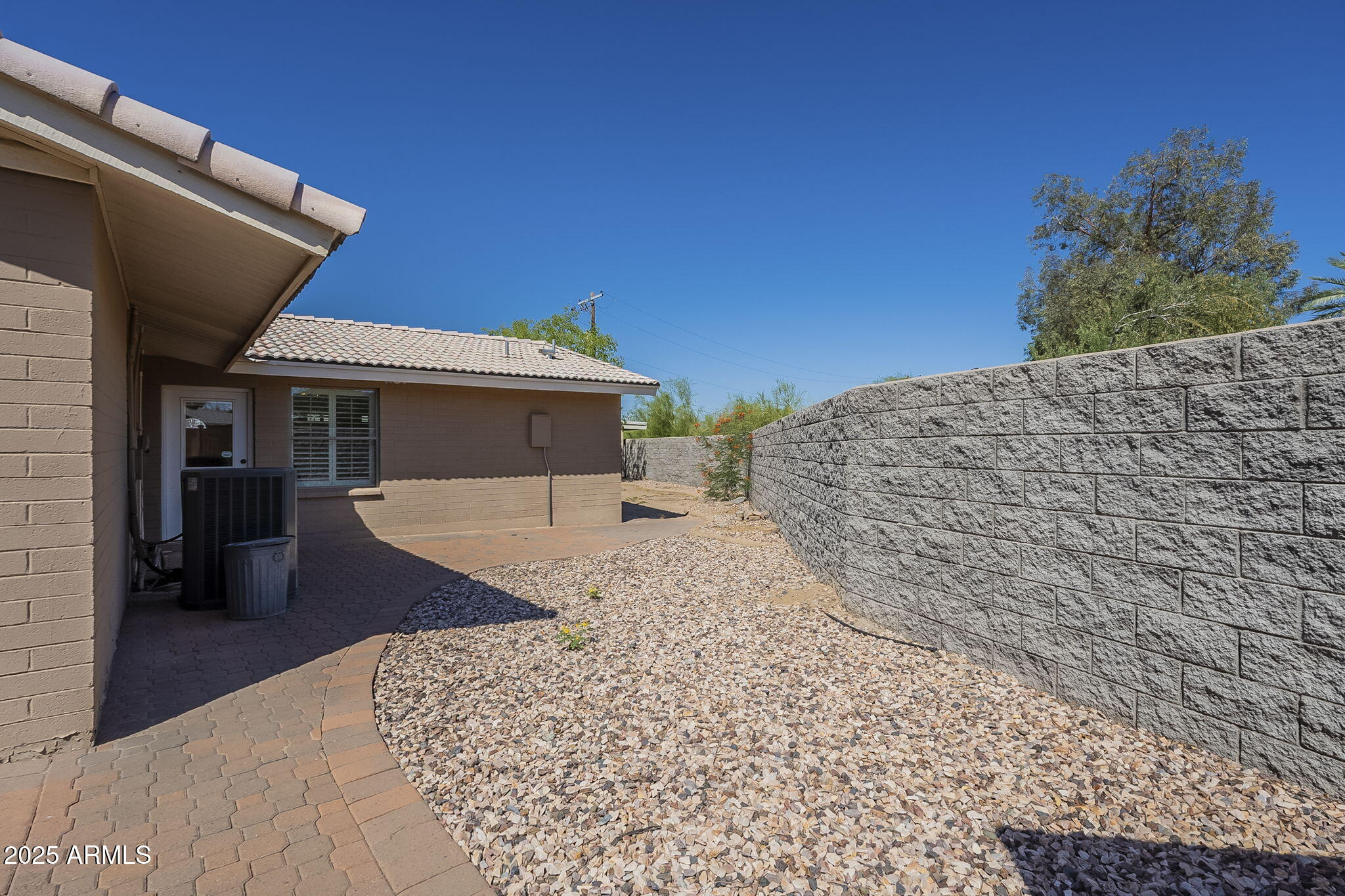 1530 E LOMA Lane