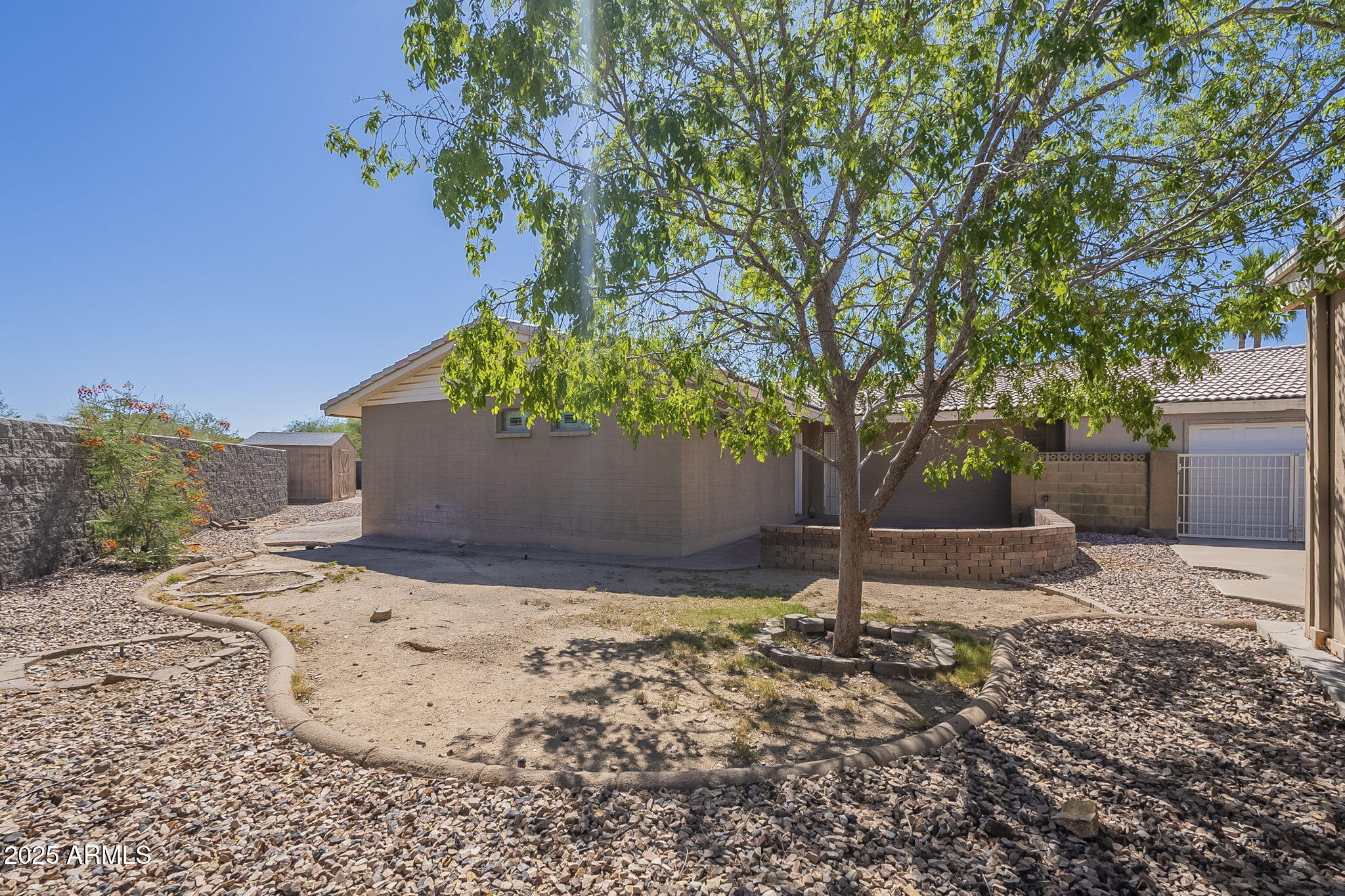 1530 E LOMA Lane