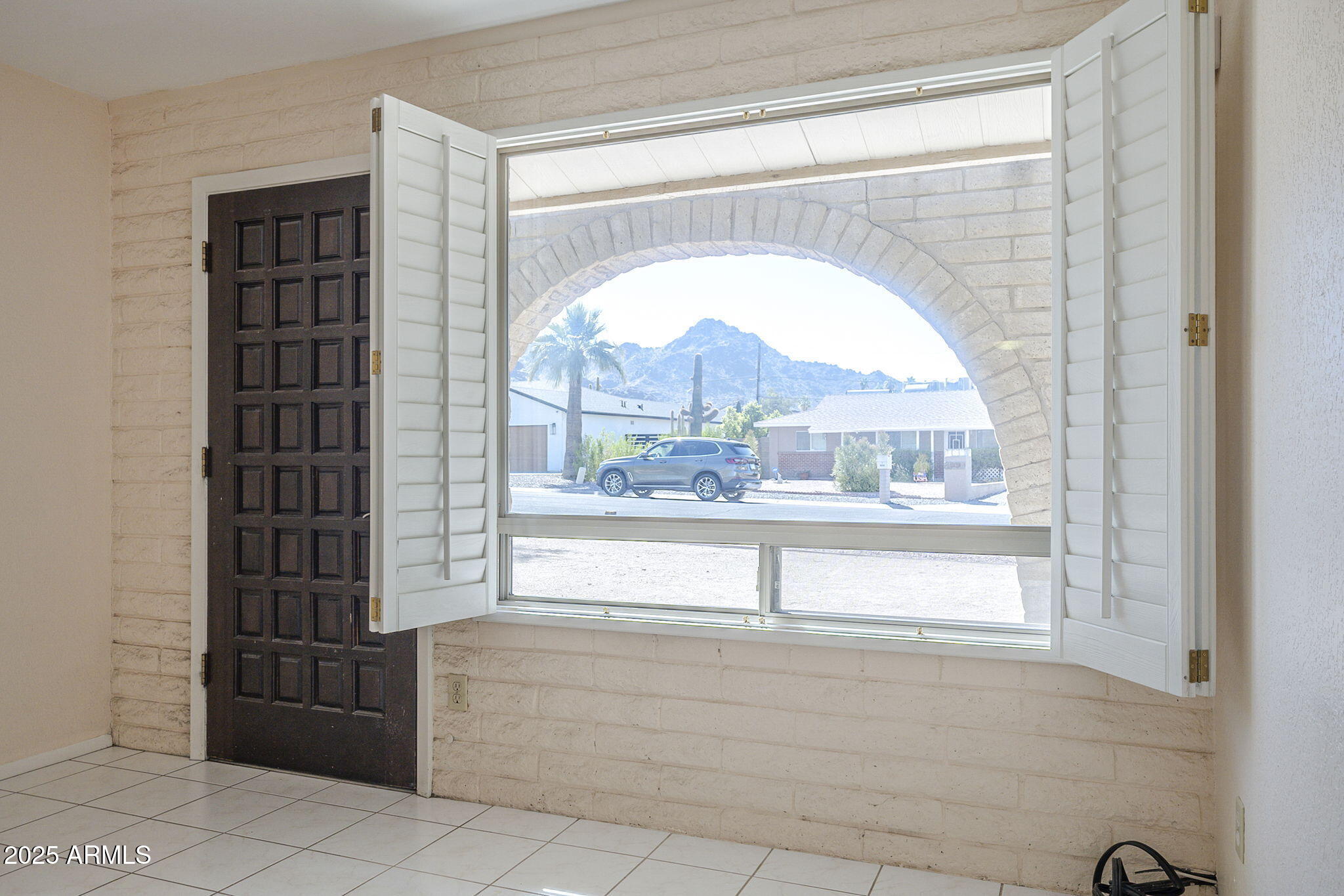 1530 E LOMA Lane