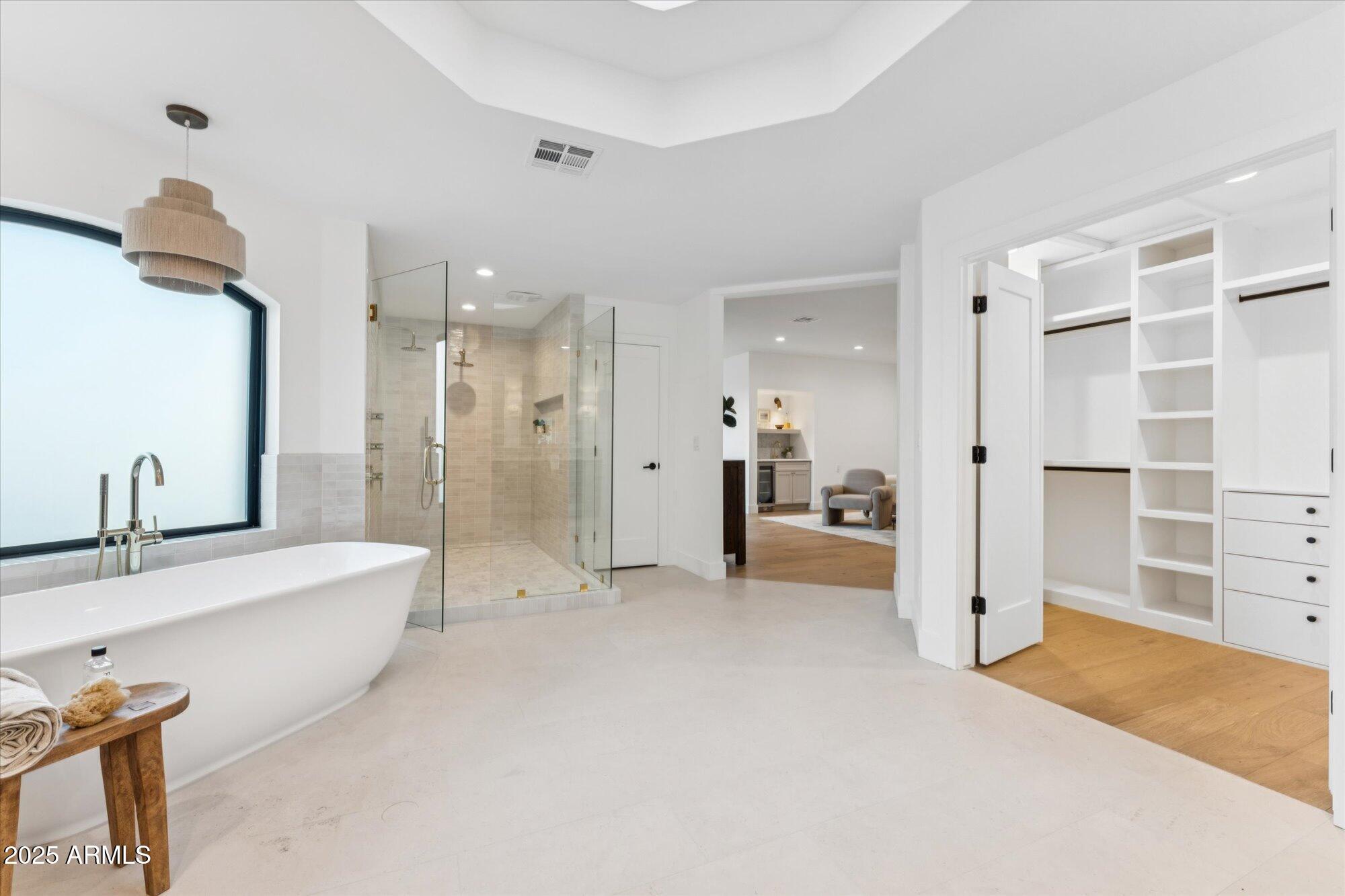 3800 E LINCOLN Drive, 54