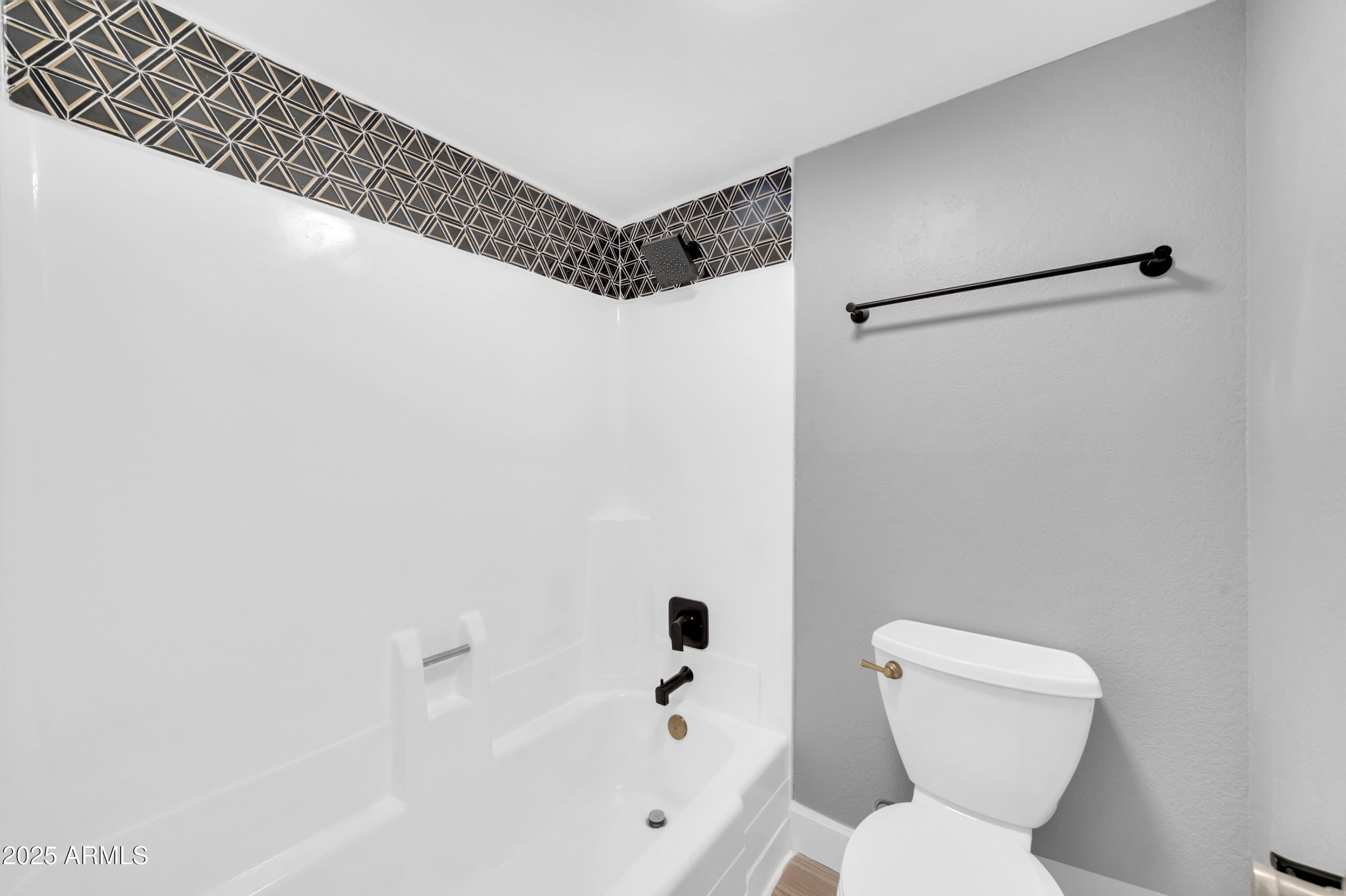 3825 E CAMELBACK Road, 182