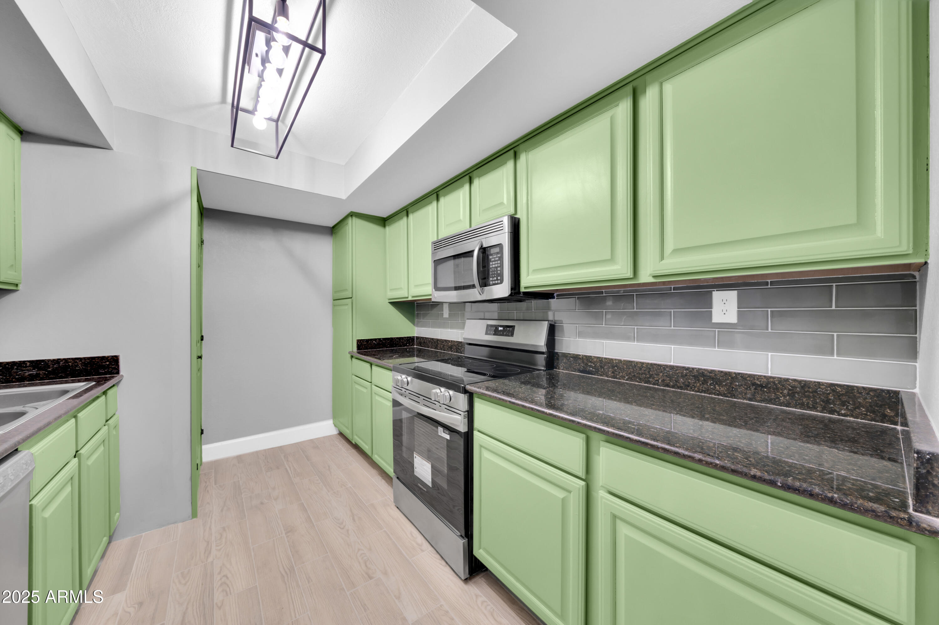 3825 E CAMELBACK Road, 182