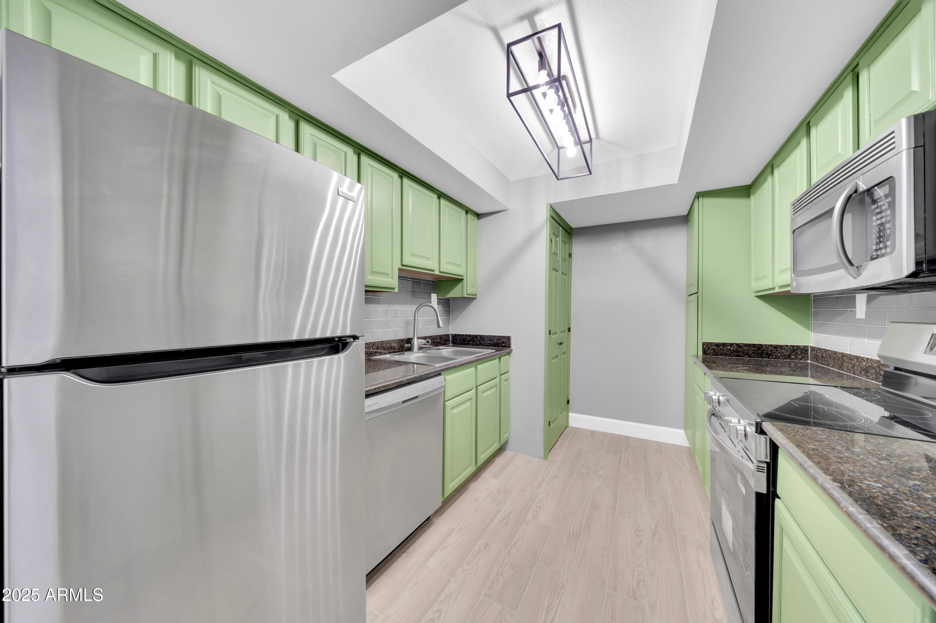 3825 E CAMELBACK Road, 182