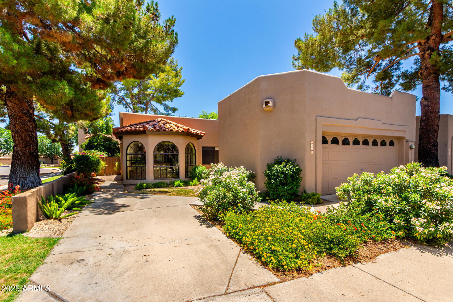4135 E ALTADENA Avenue