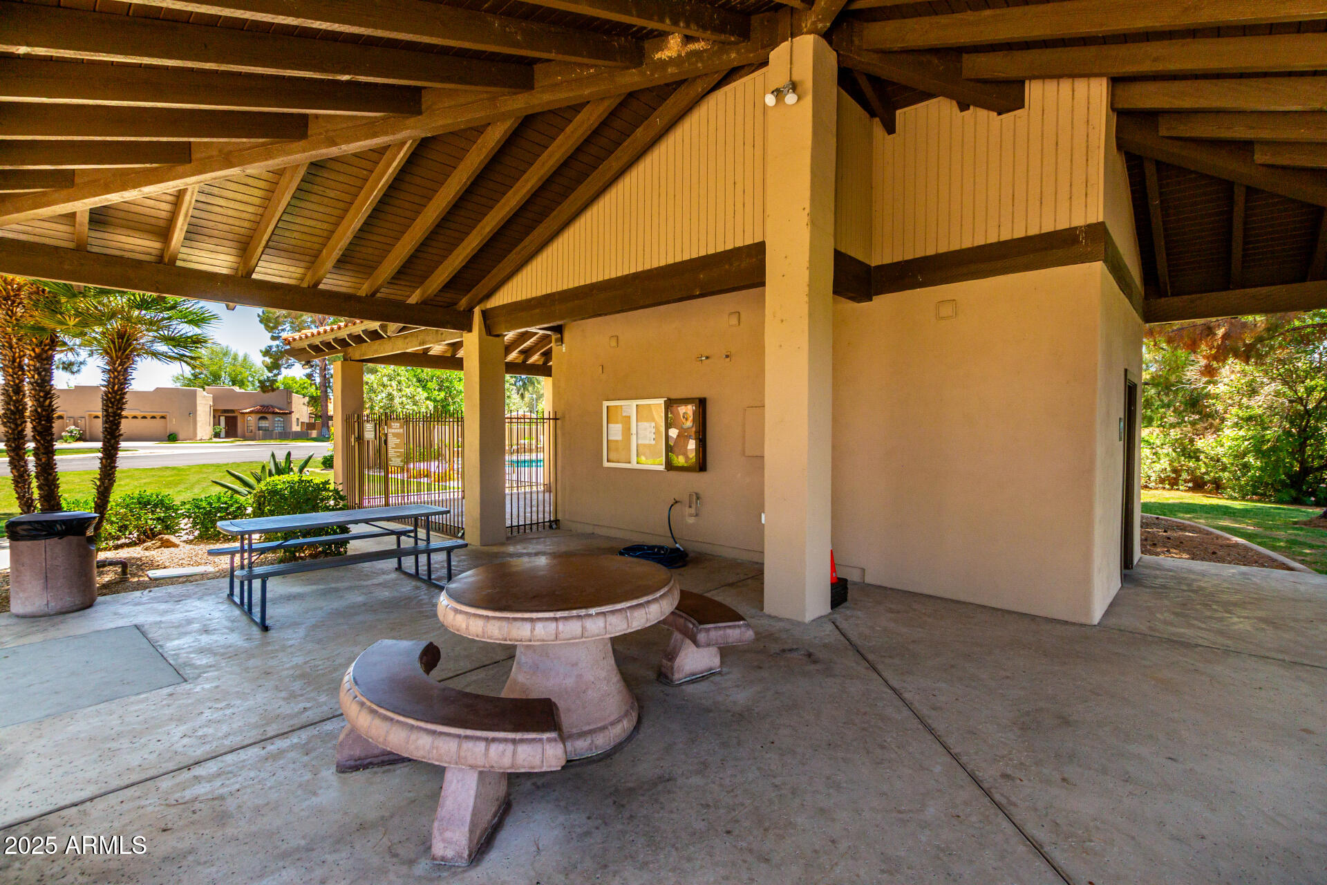 4135 E ALTADENA Avenue