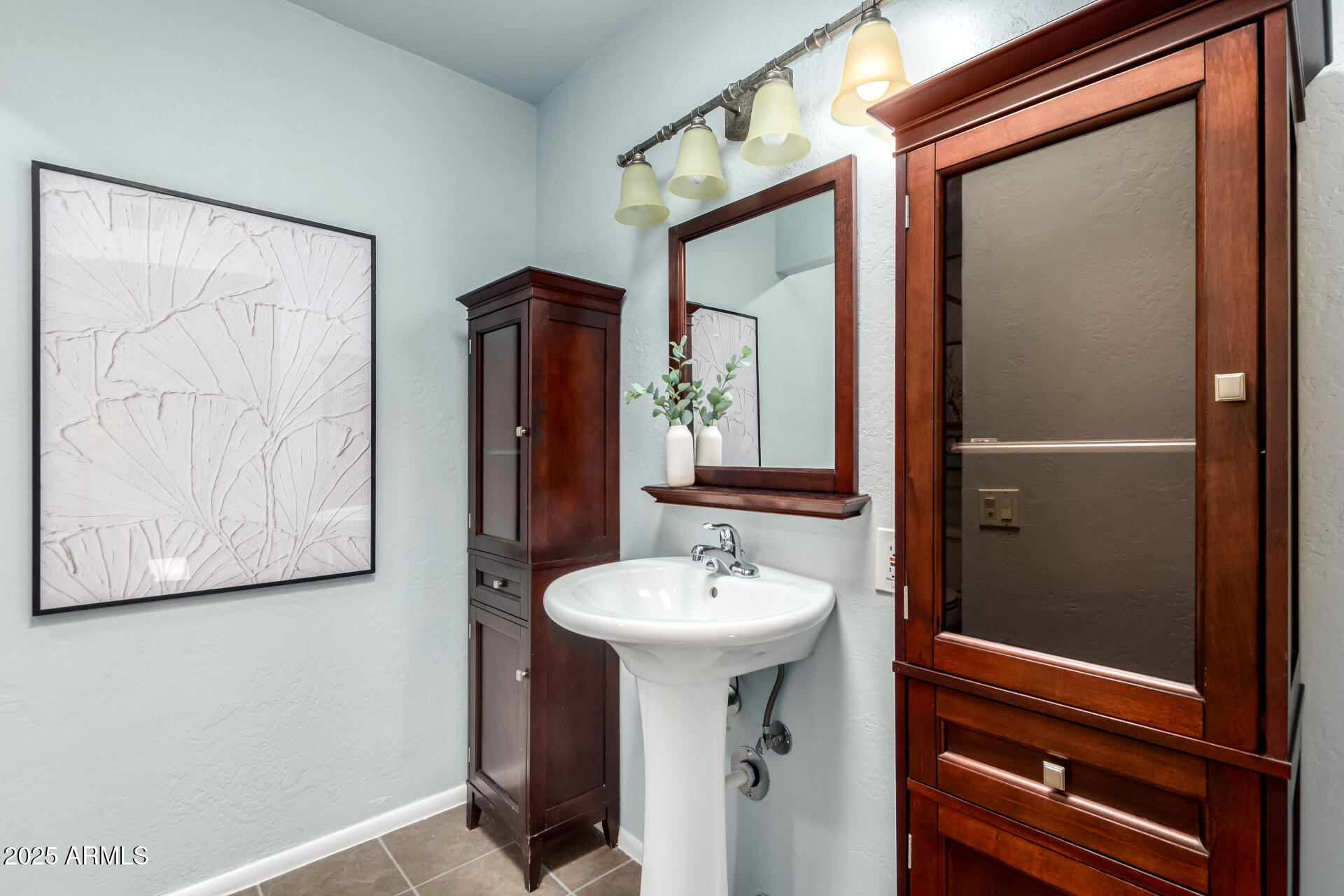 4135 E ALTADENA Avenue