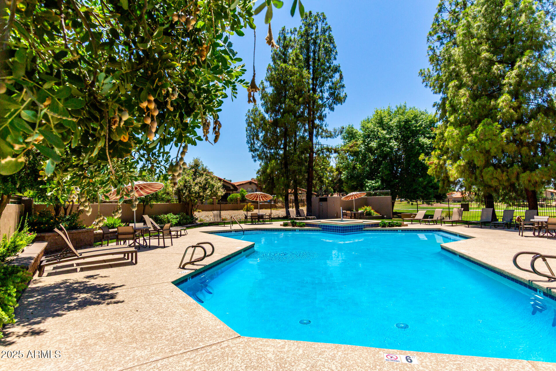 4135 E ALTADENA Avenue