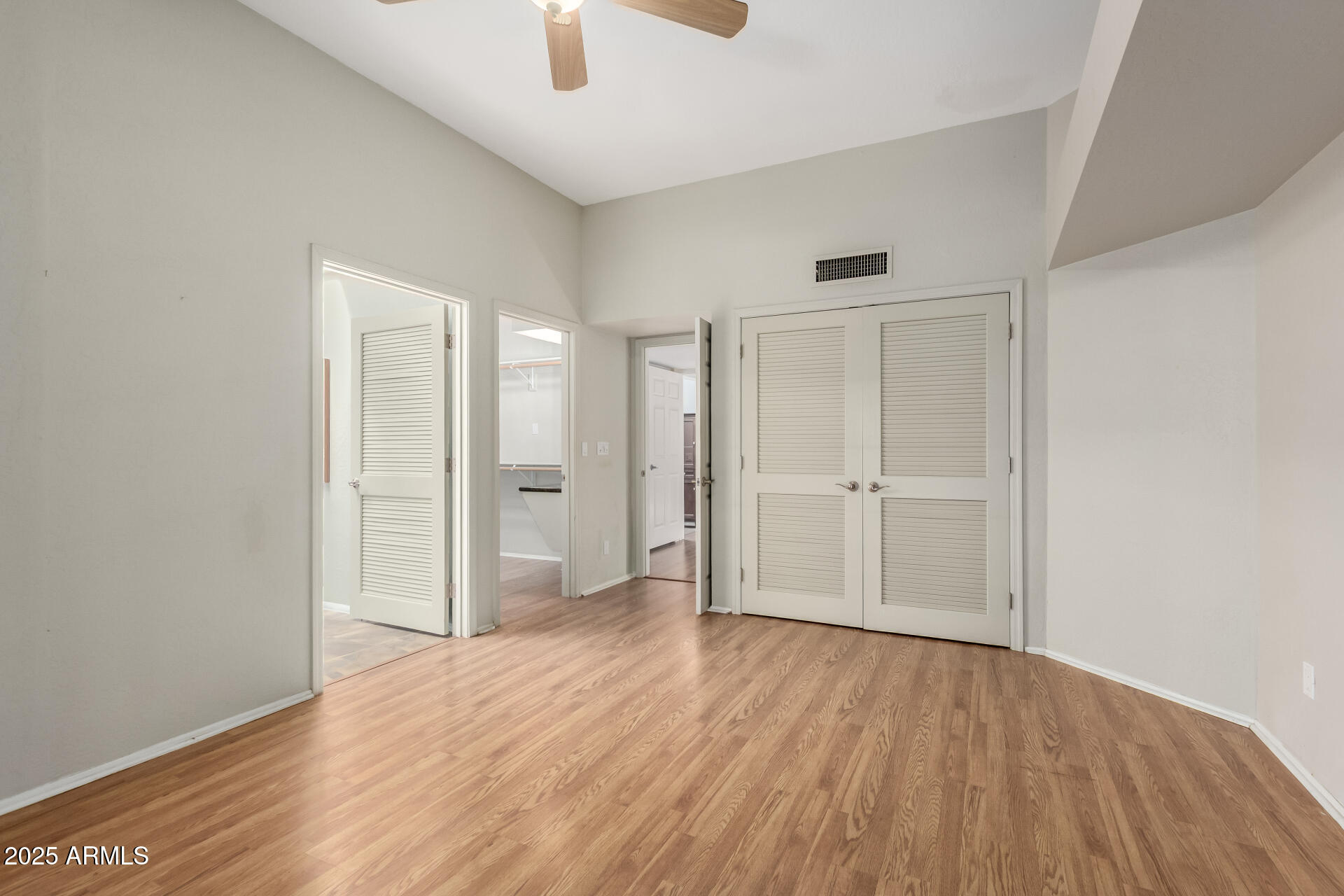 4135 E ALTADENA Avenue