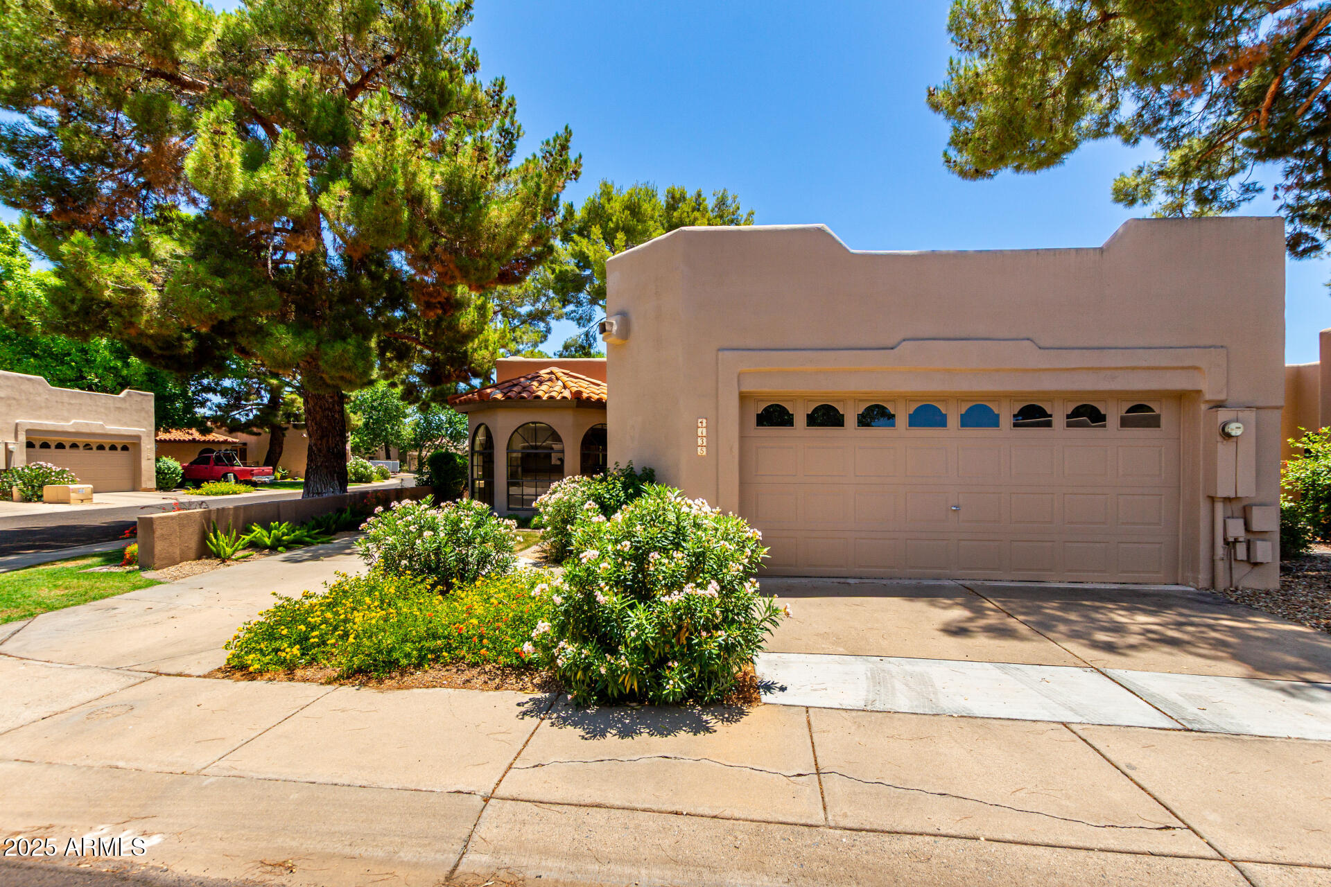 4135 E ALTADENA Avenue