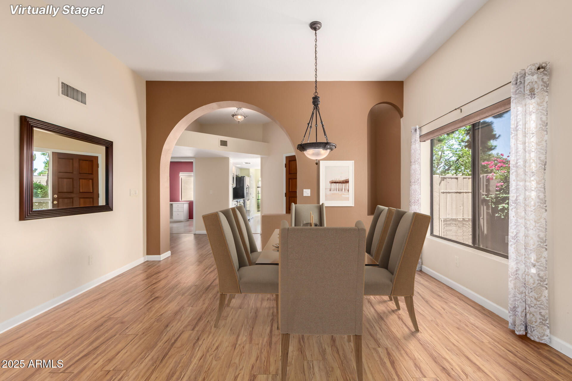 4135 E ALTADENA Avenue