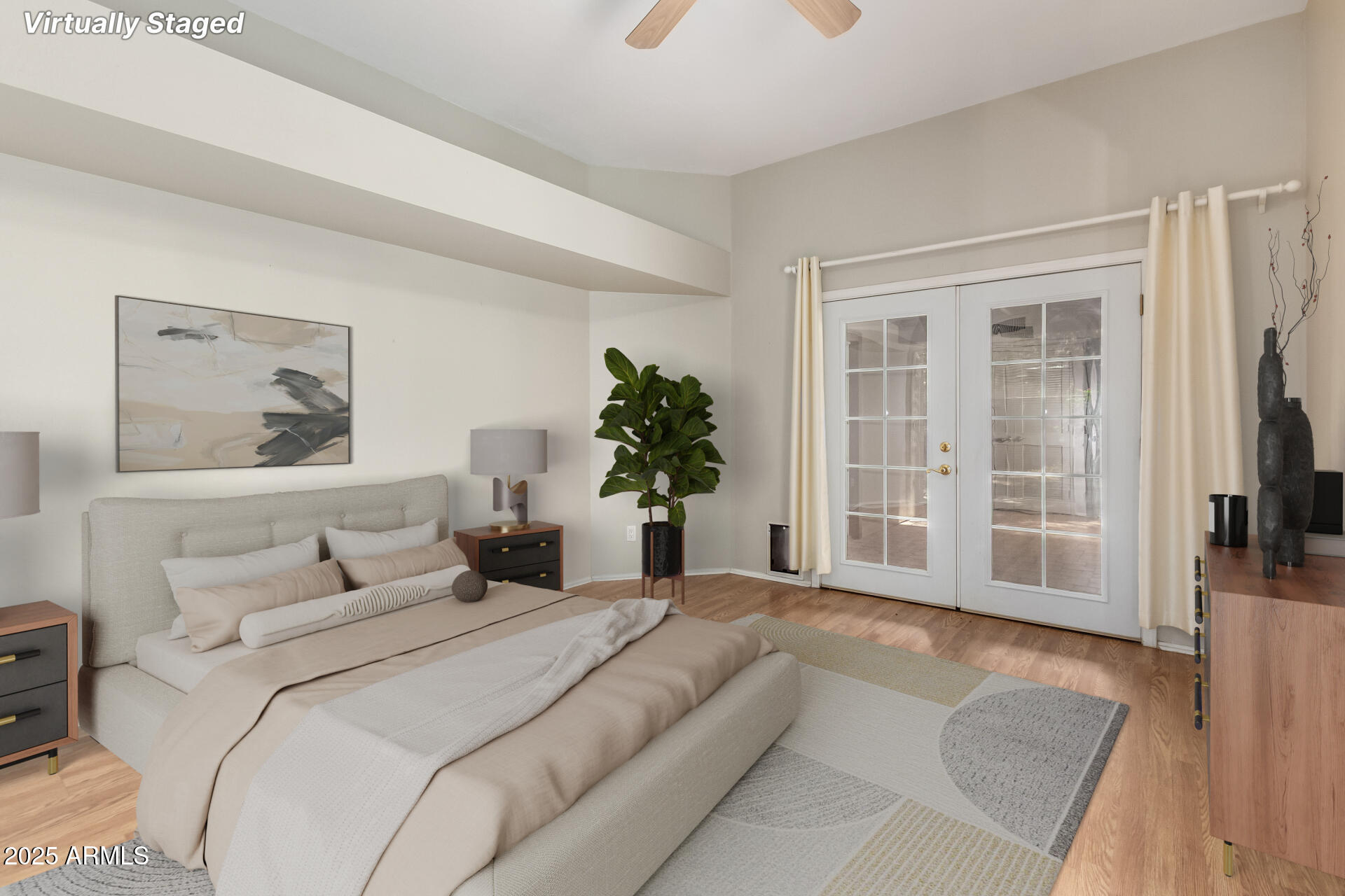 4135 E ALTADENA Avenue