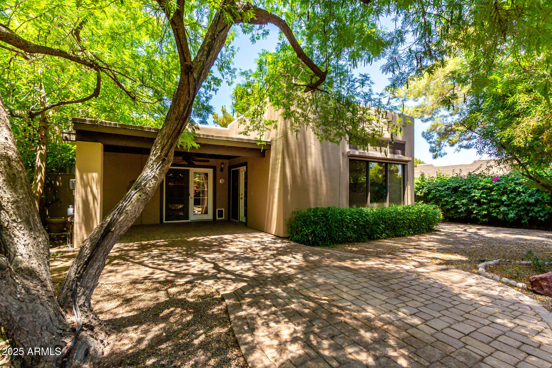 4135 E ALTADENA Avenue