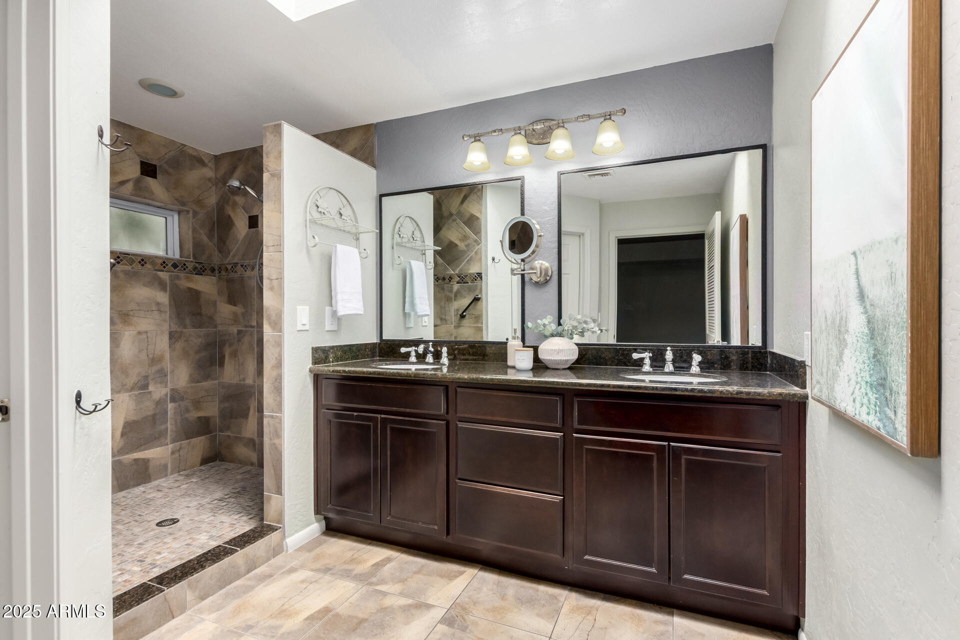 4135 E ALTADENA Avenue