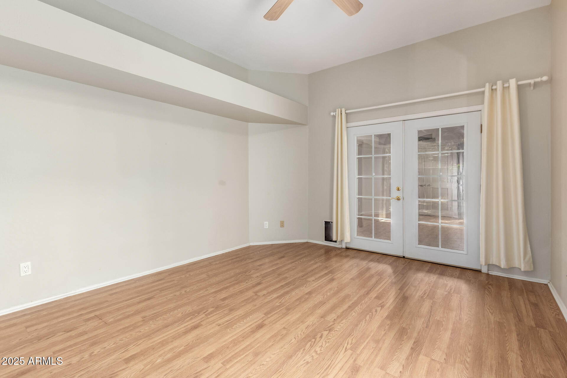 4135 E ALTADENA Avenue
