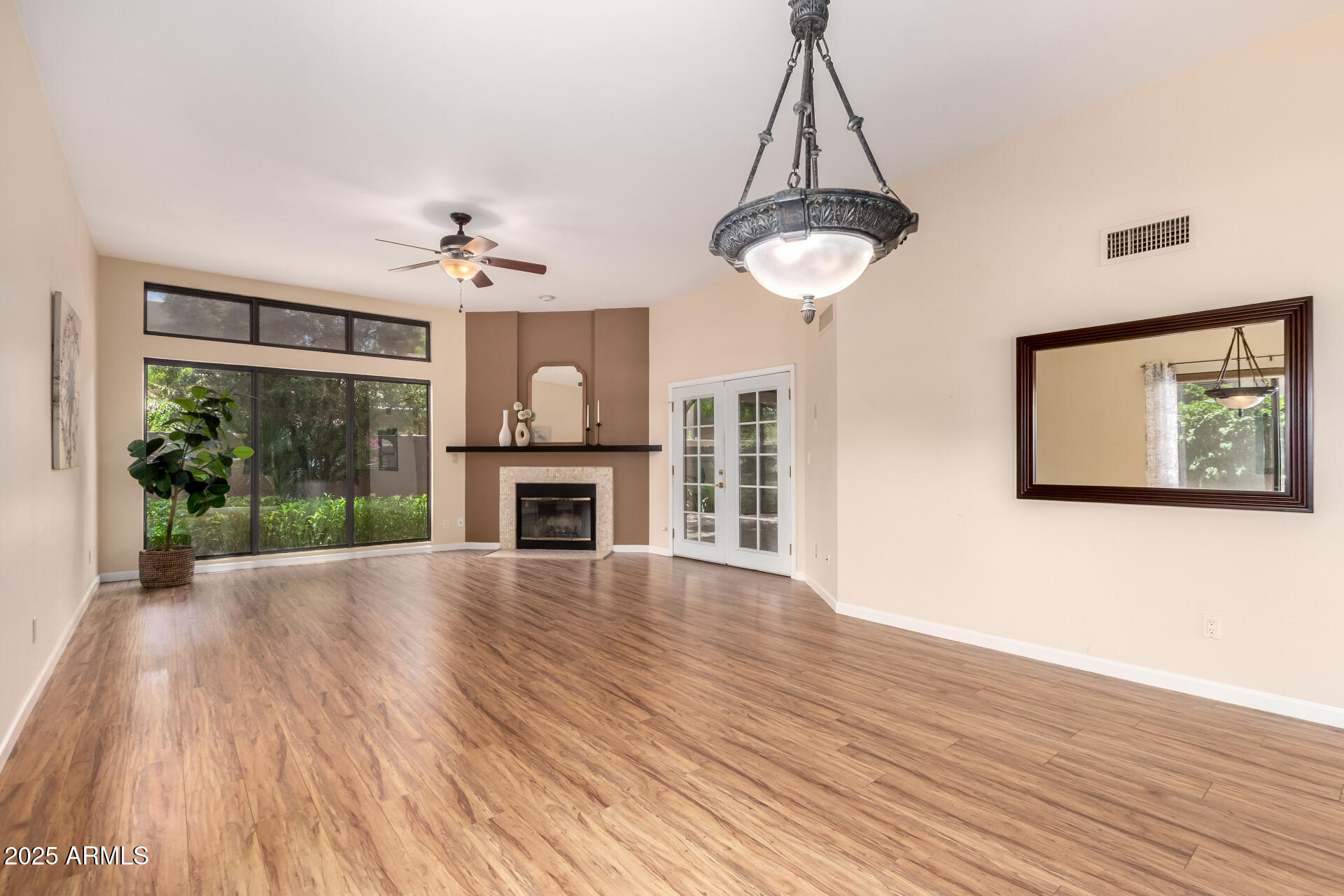 4135 E ALTADENA Avenue