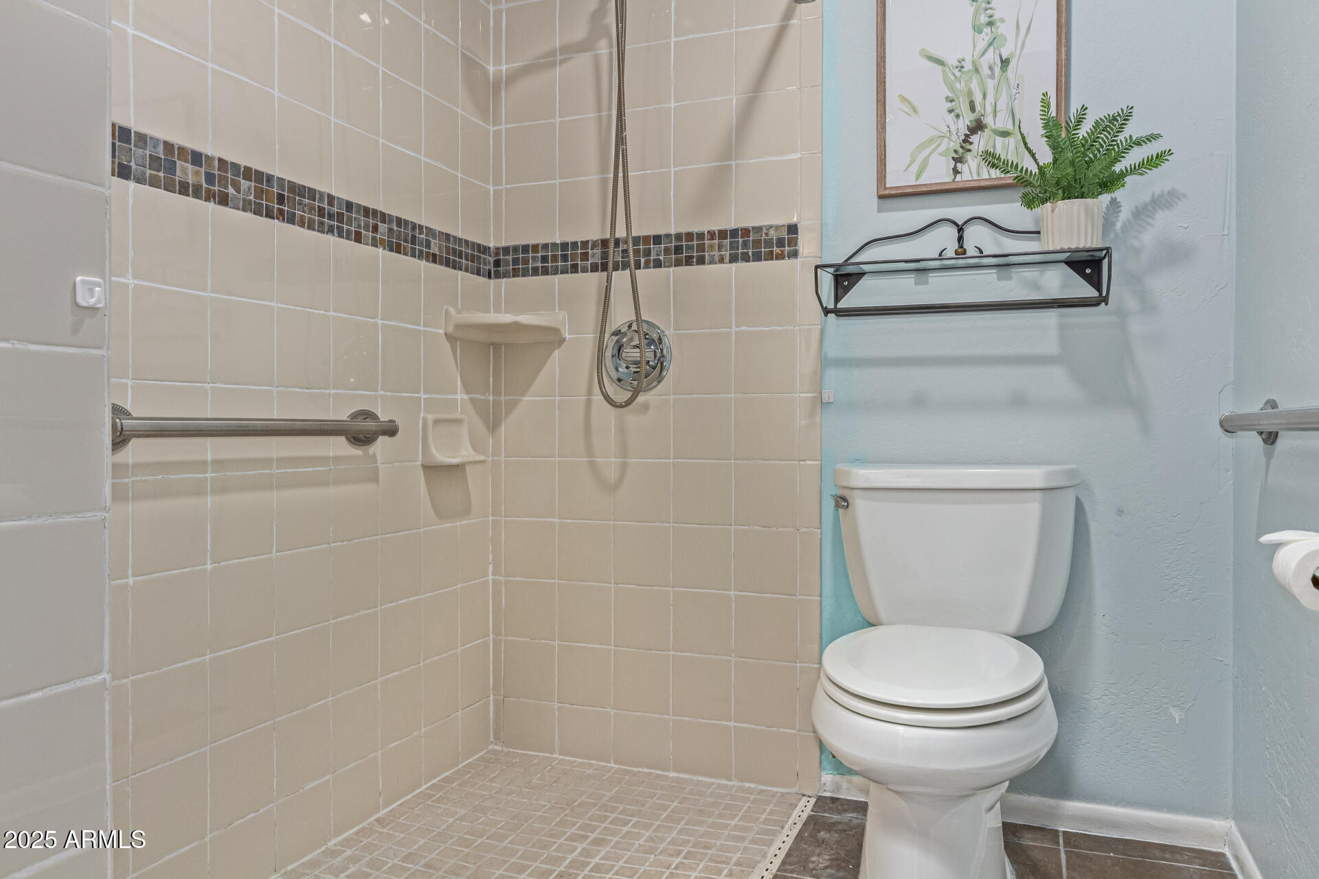 4135 E ALTADENA Avenue