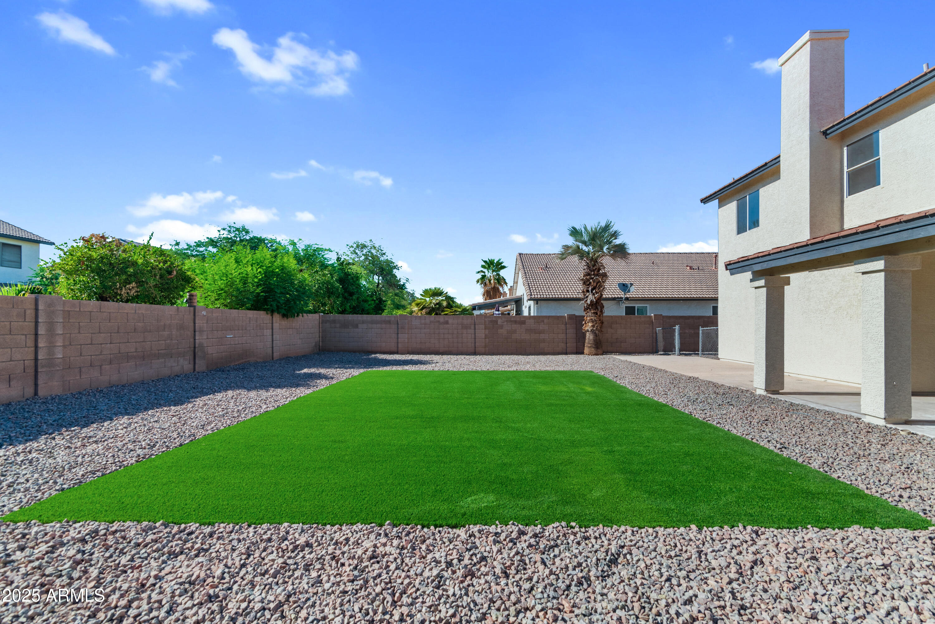 524 N LEOMA Lane