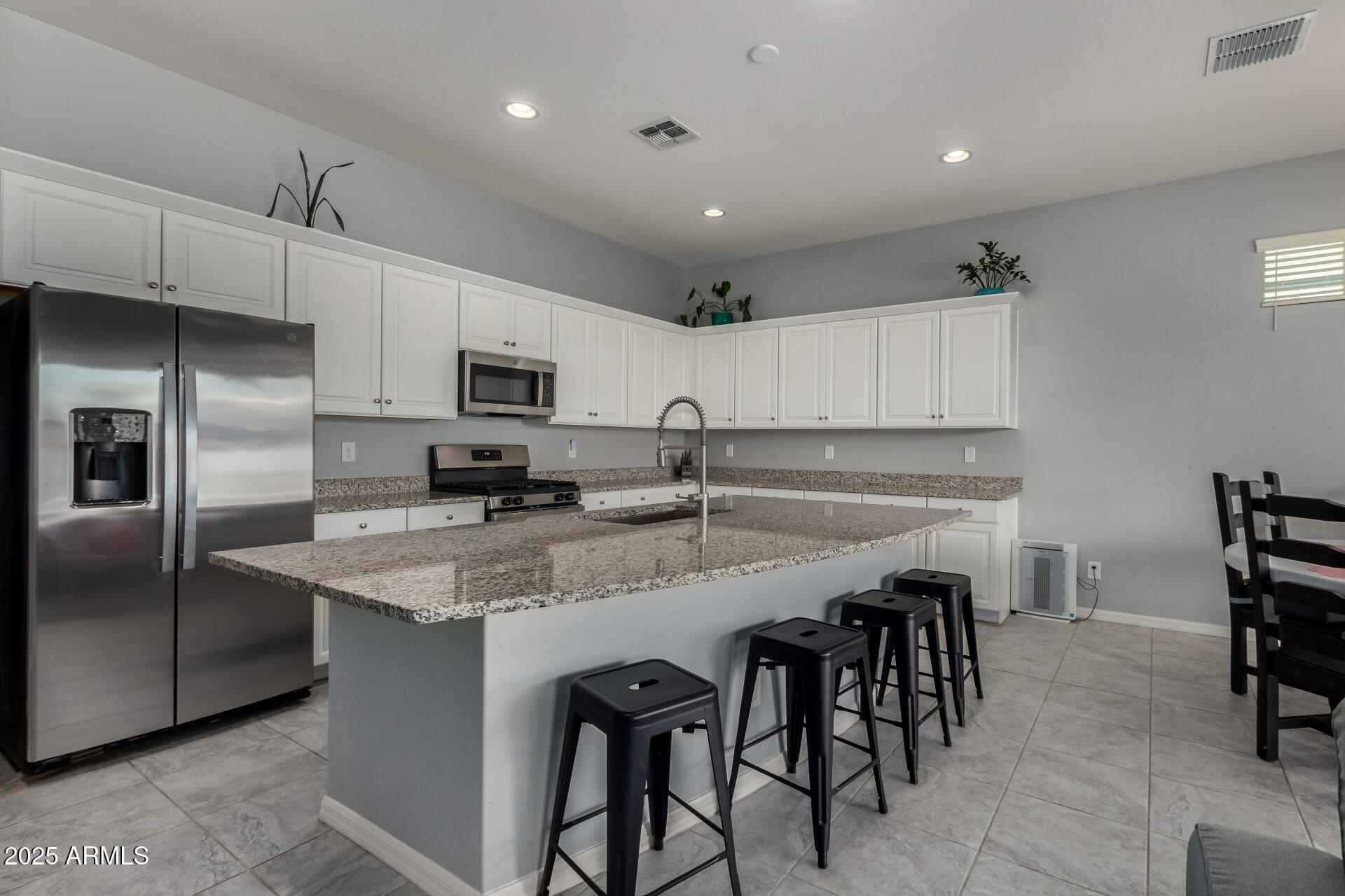 2857 W SANTA FE Drive