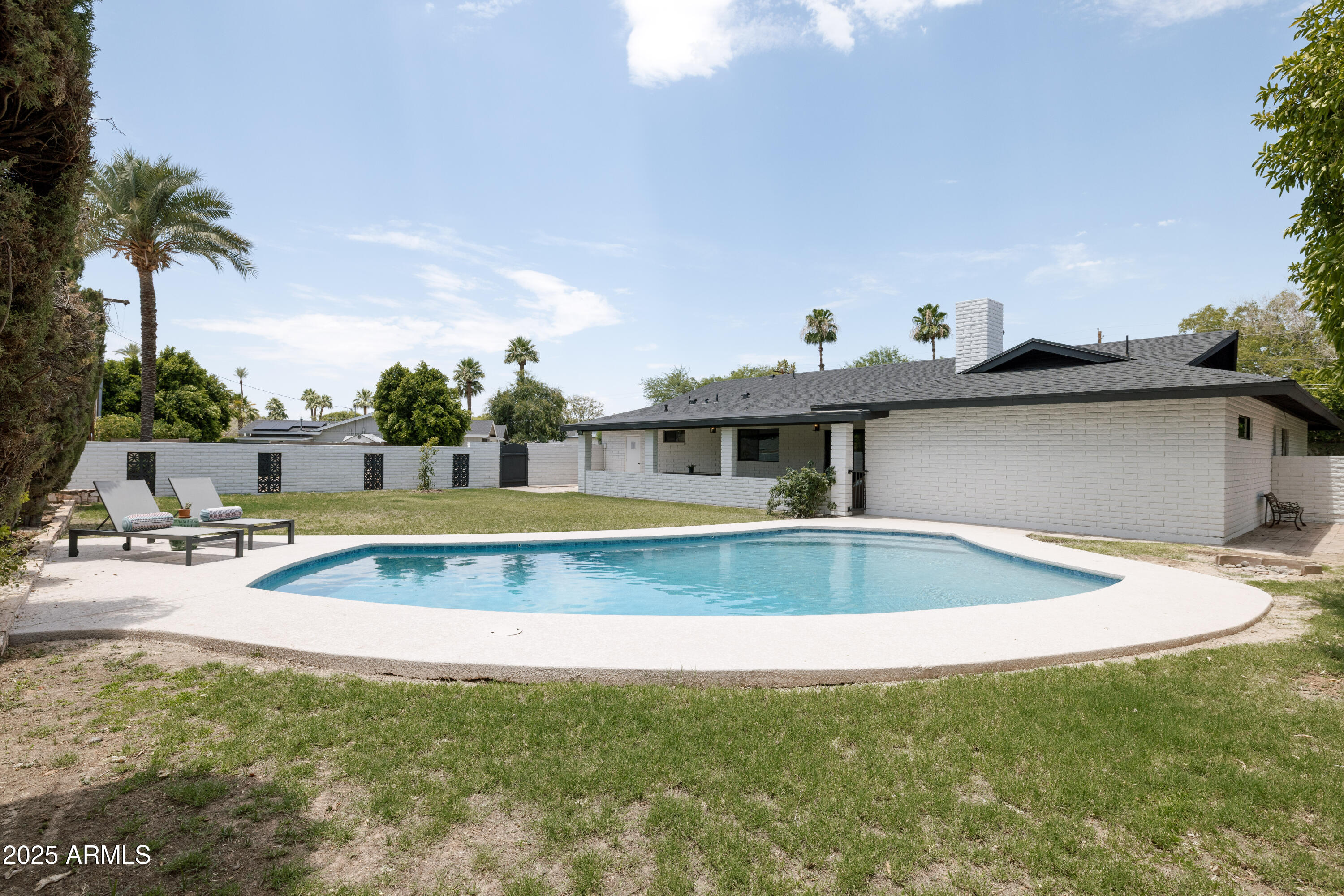 505 E ROSE Lane