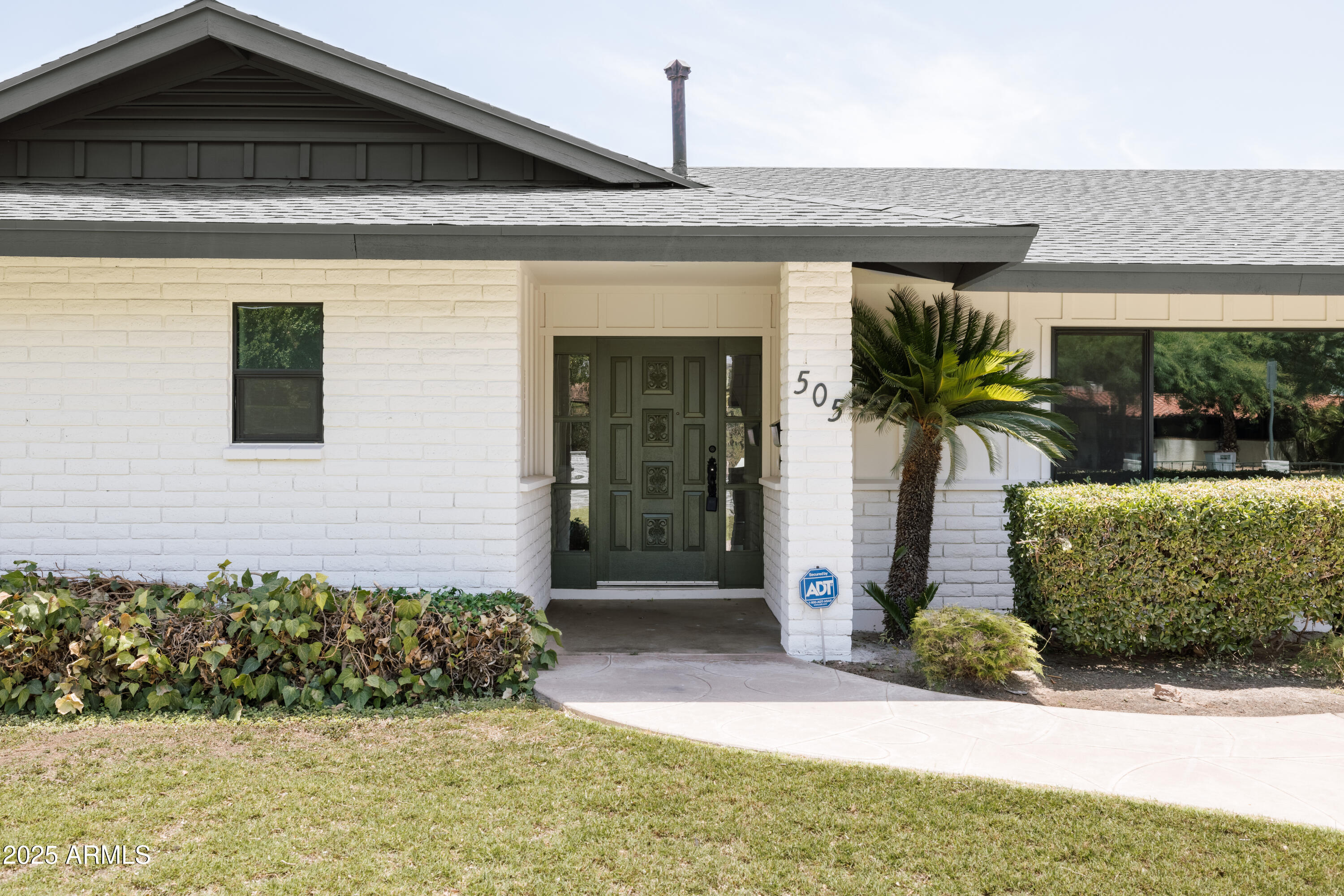505 E ROSE Lane
