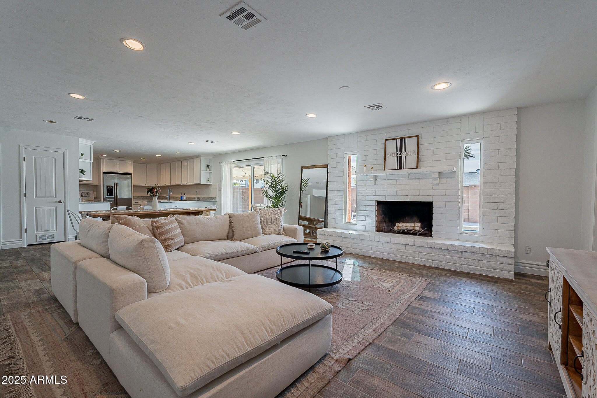 8337 E MONTEROSA Street