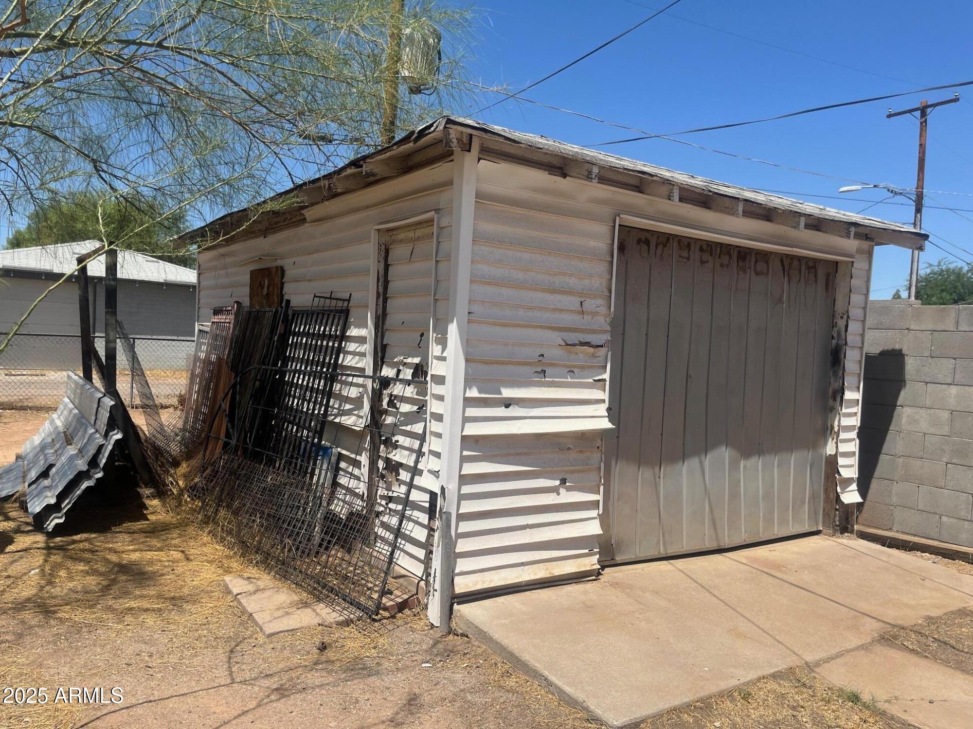 512 E MULBERRY Drive