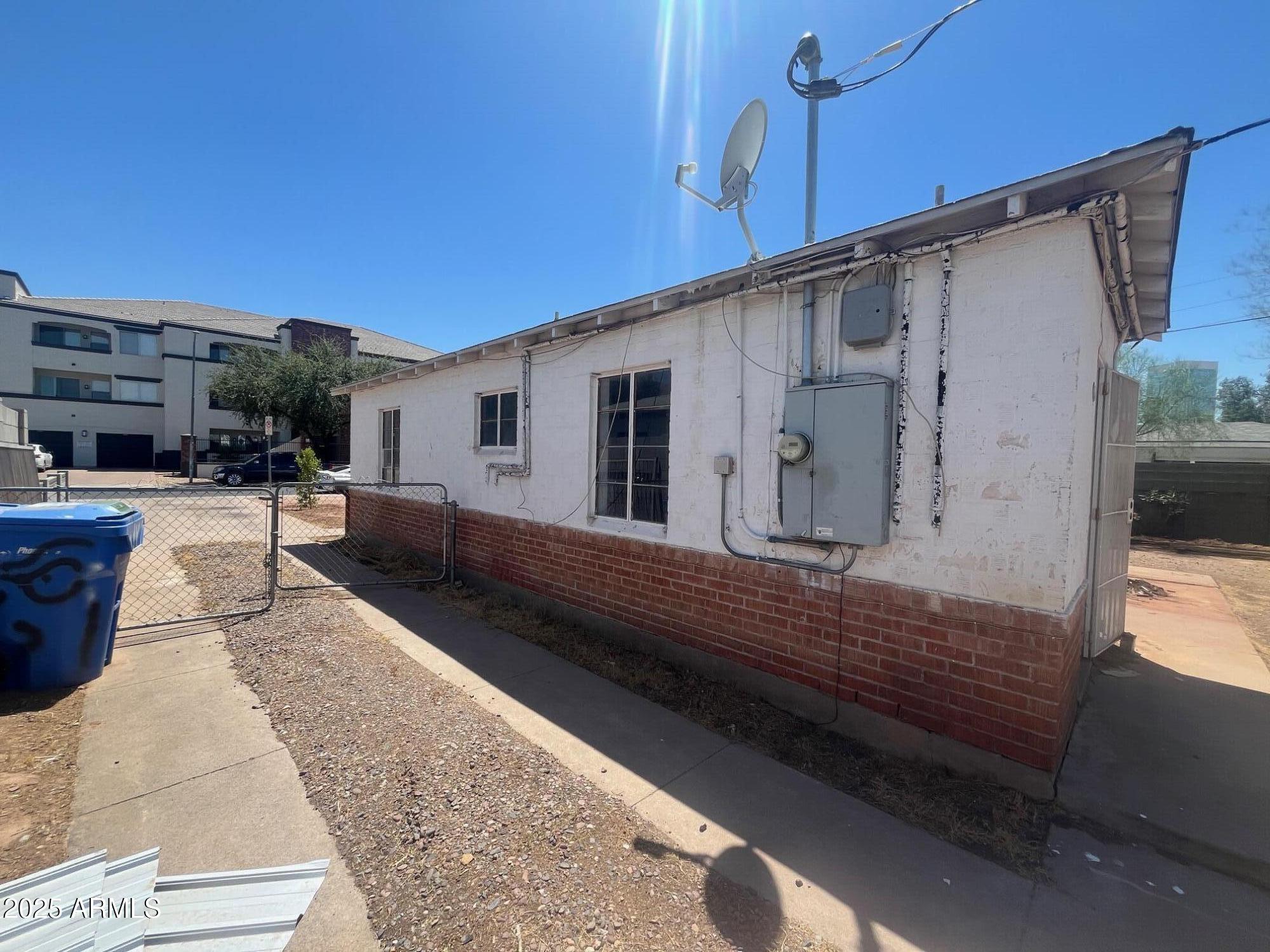 512 E MULBERRY Drive