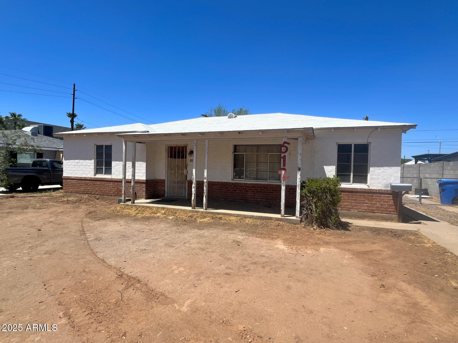 512 E MULBERRY Drive