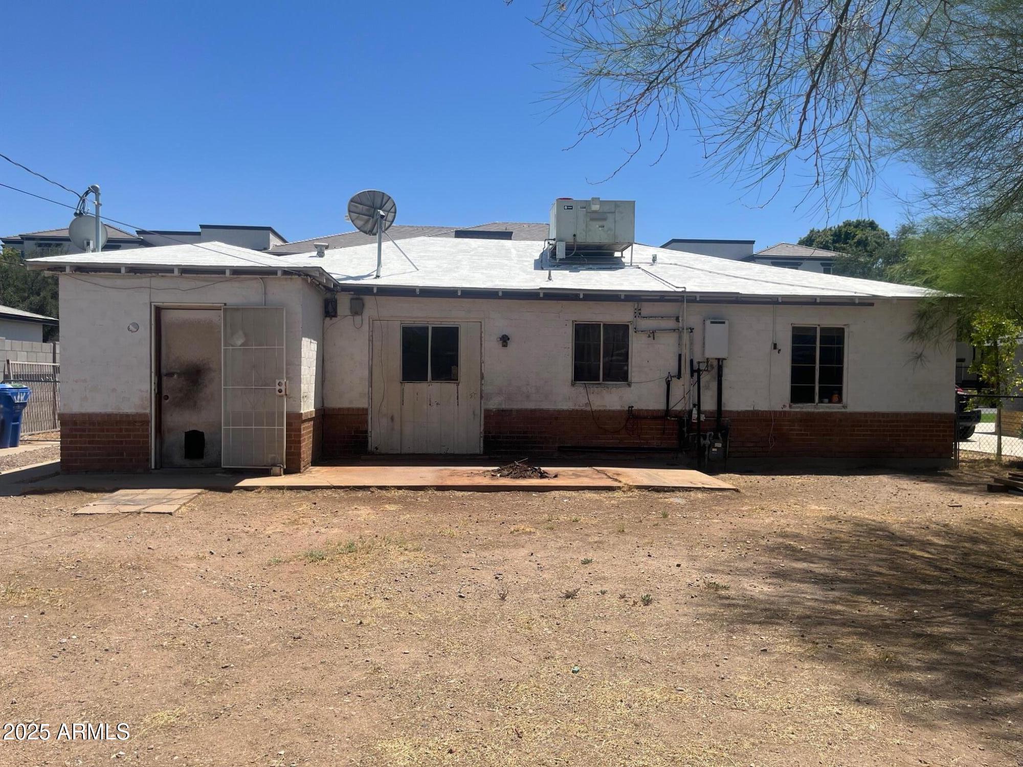 512 E MULBERRY Drive