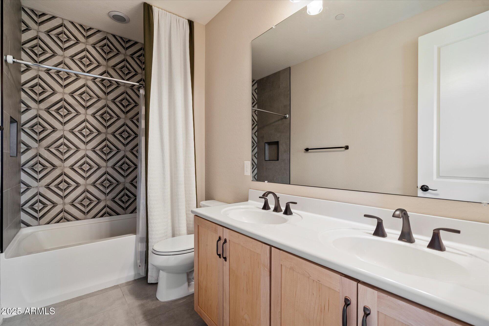 7508 E VIA DE LUNA Drive