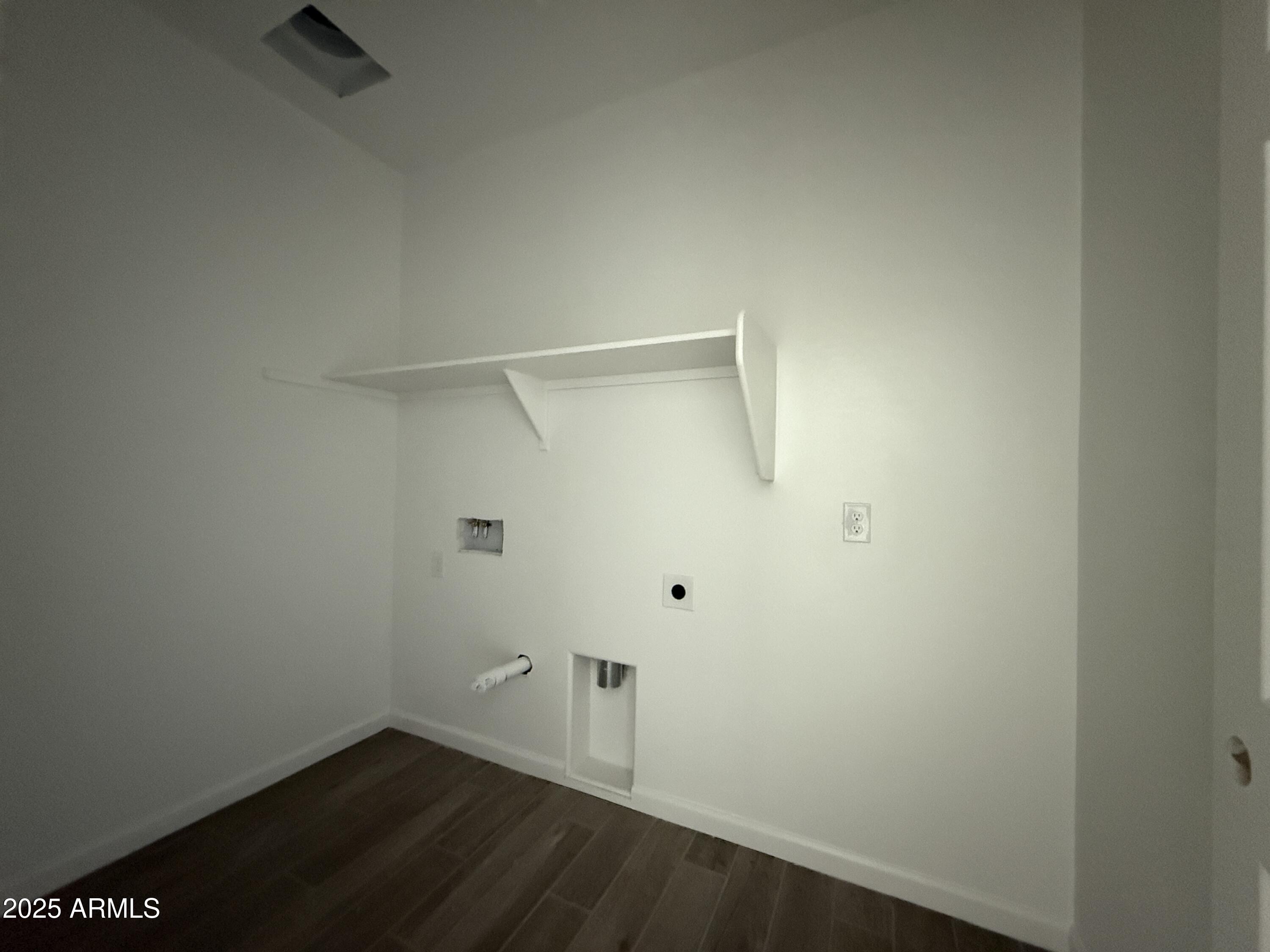 9627 W TAMARISK Avenue