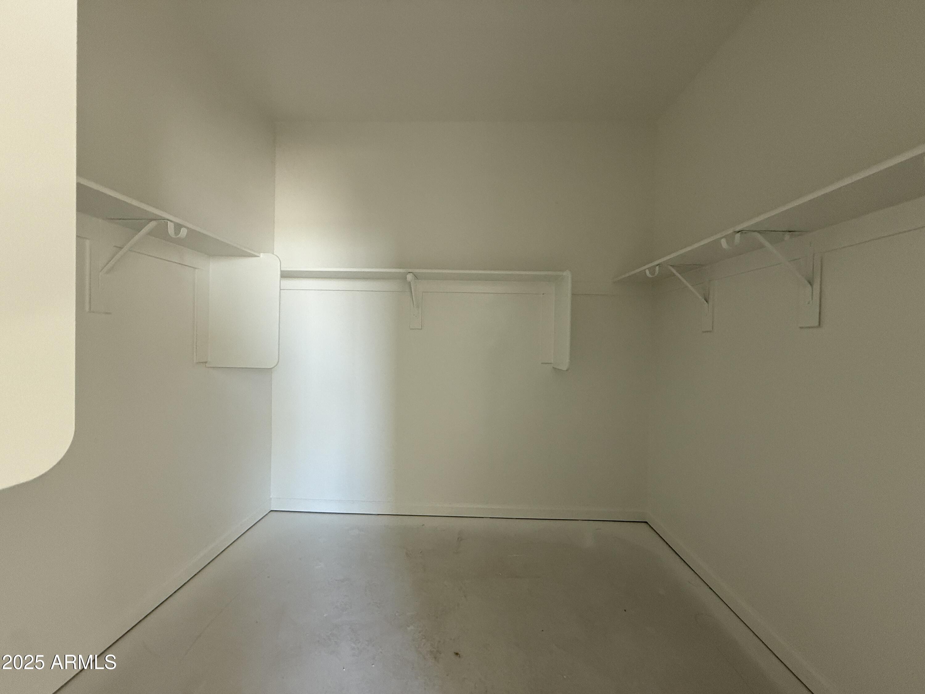 9627 W TAMARISK Avenue