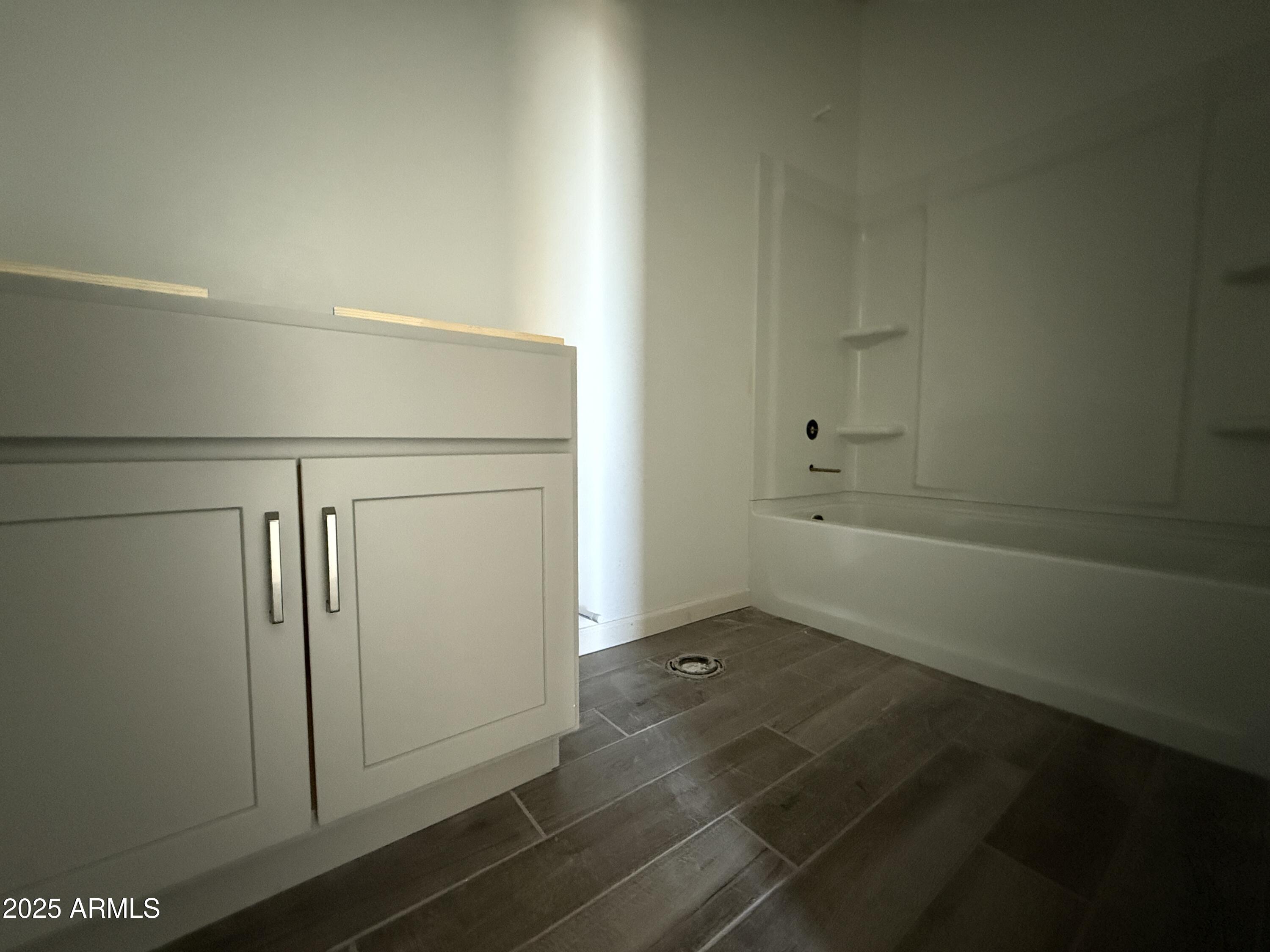 9627 W TAMARISK Avenue