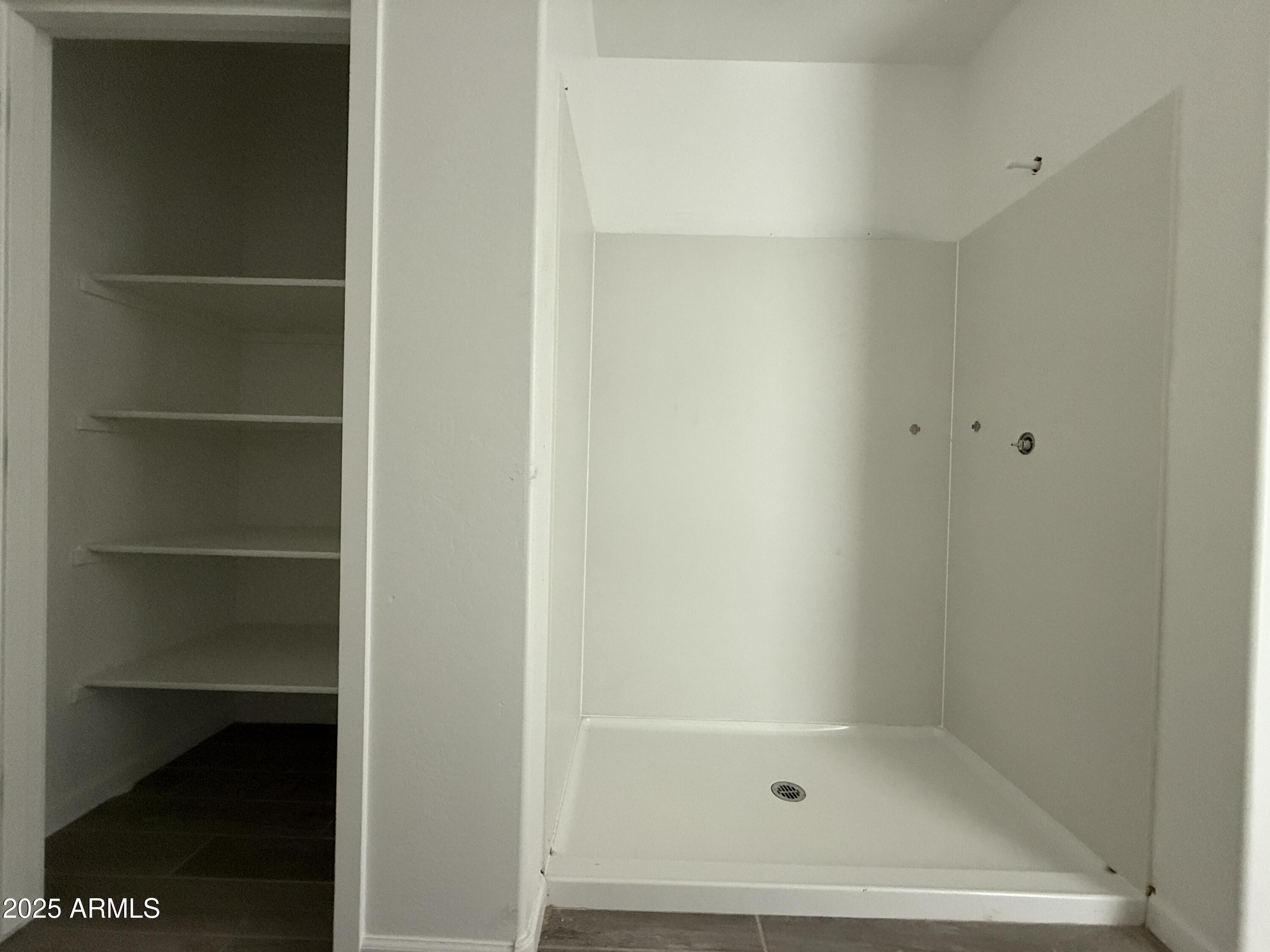 9627 W TAMARISK Avenue