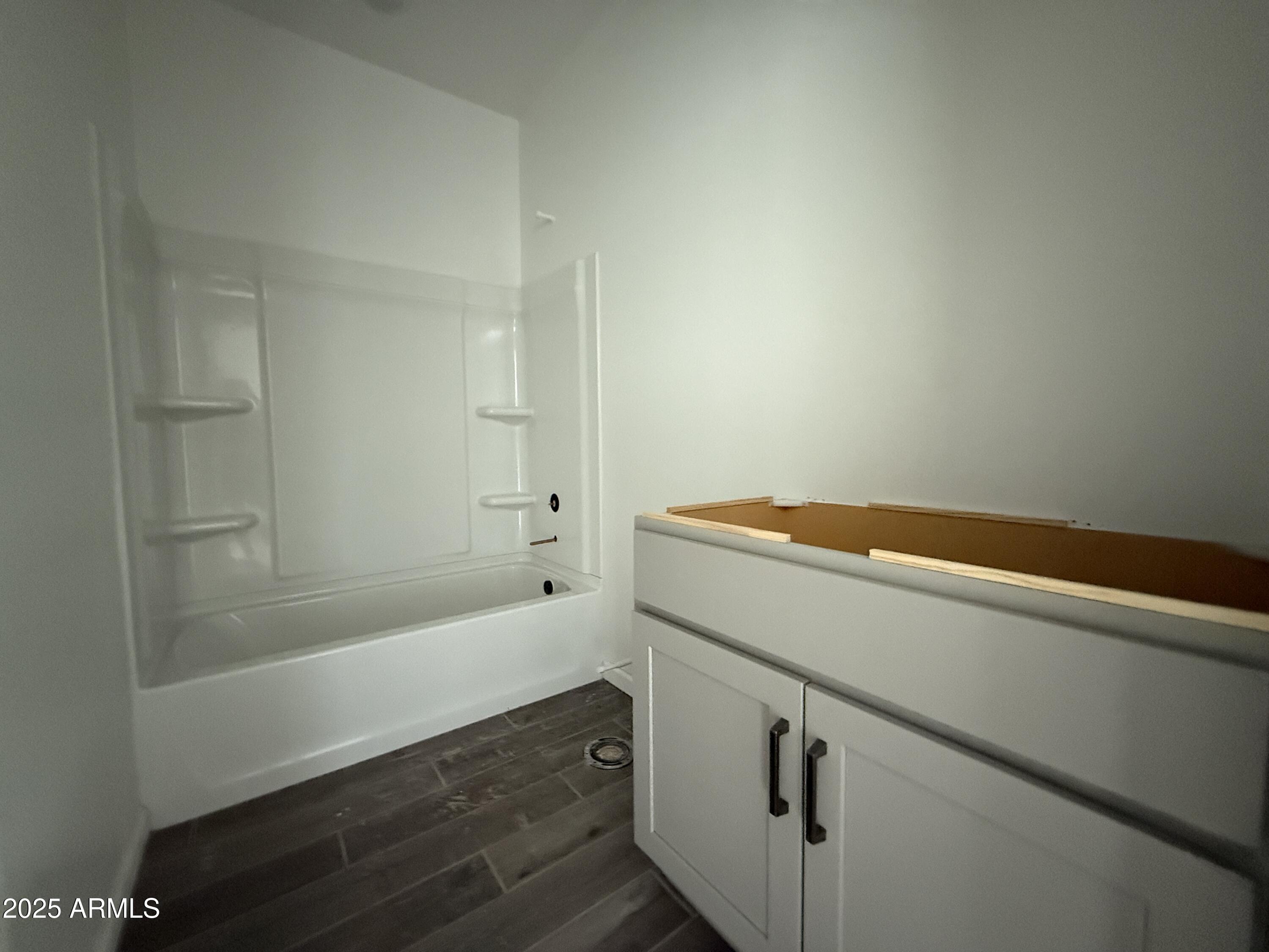 9627 W TAMARISK Avenue