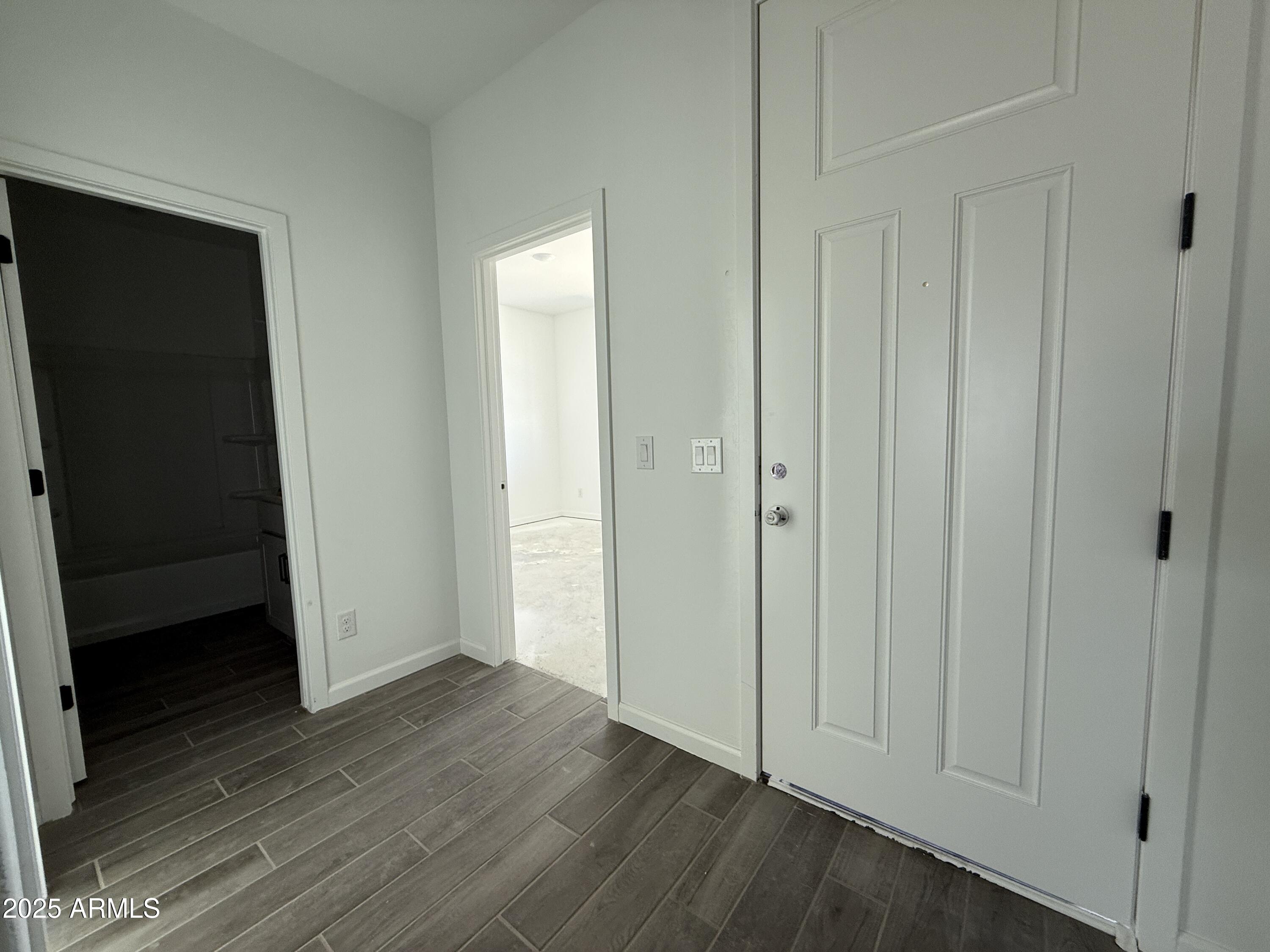 9627 W TAMARISK Avenue