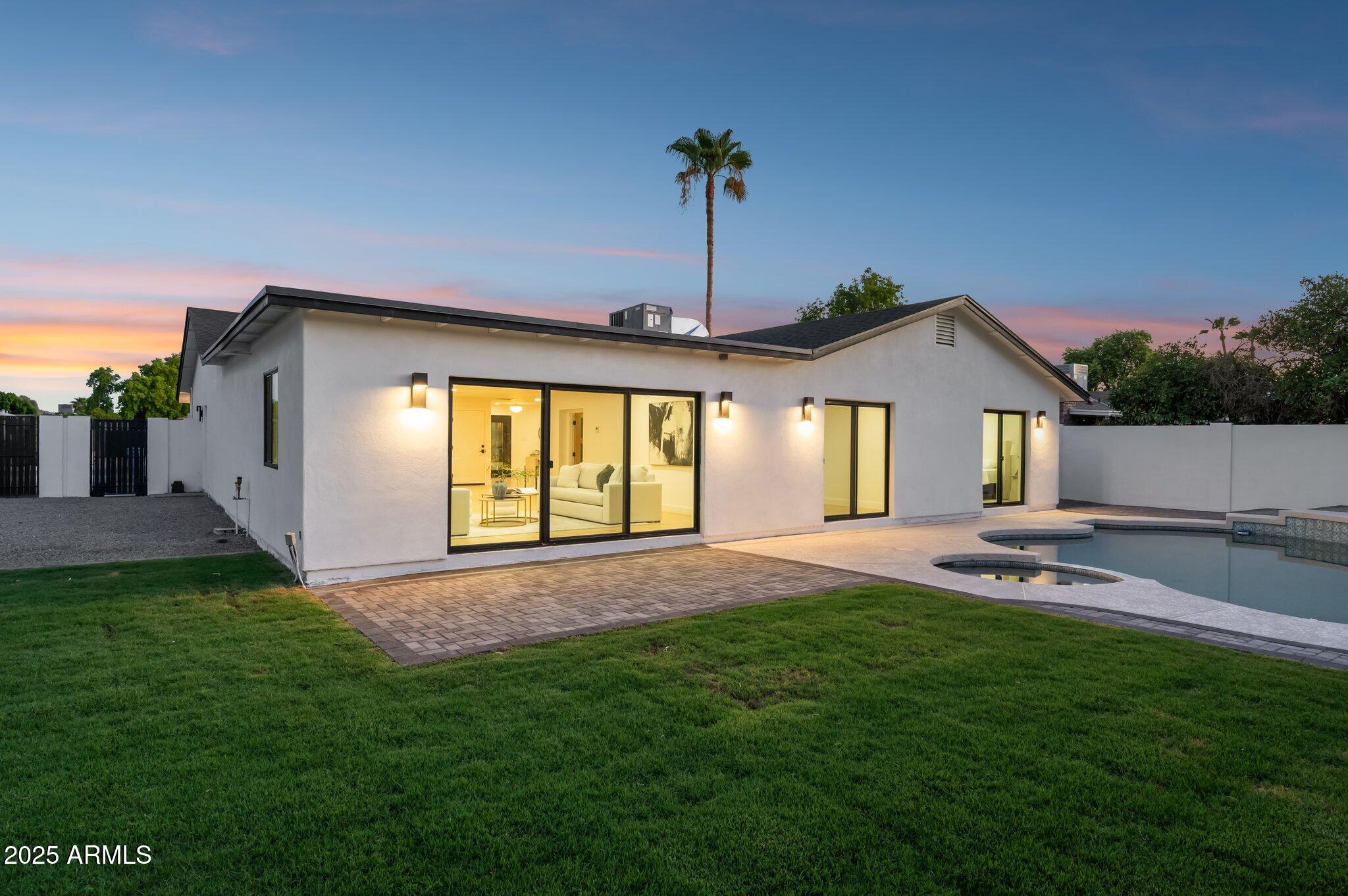 4944 E WINDROSE Drive