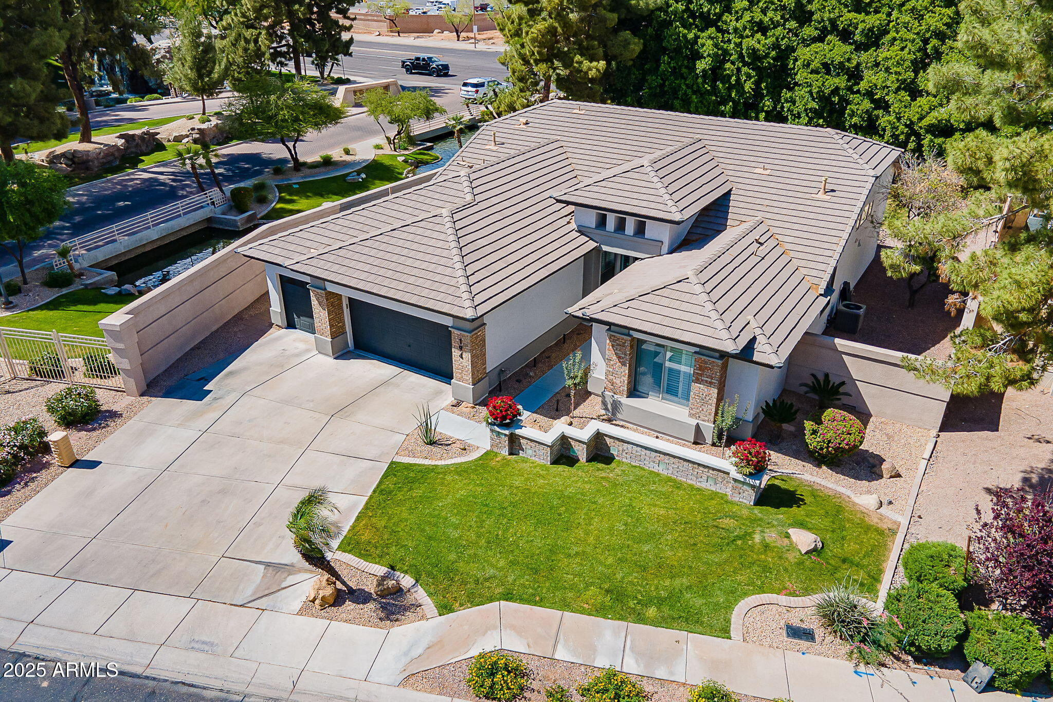 194 W SUNBURST Lane