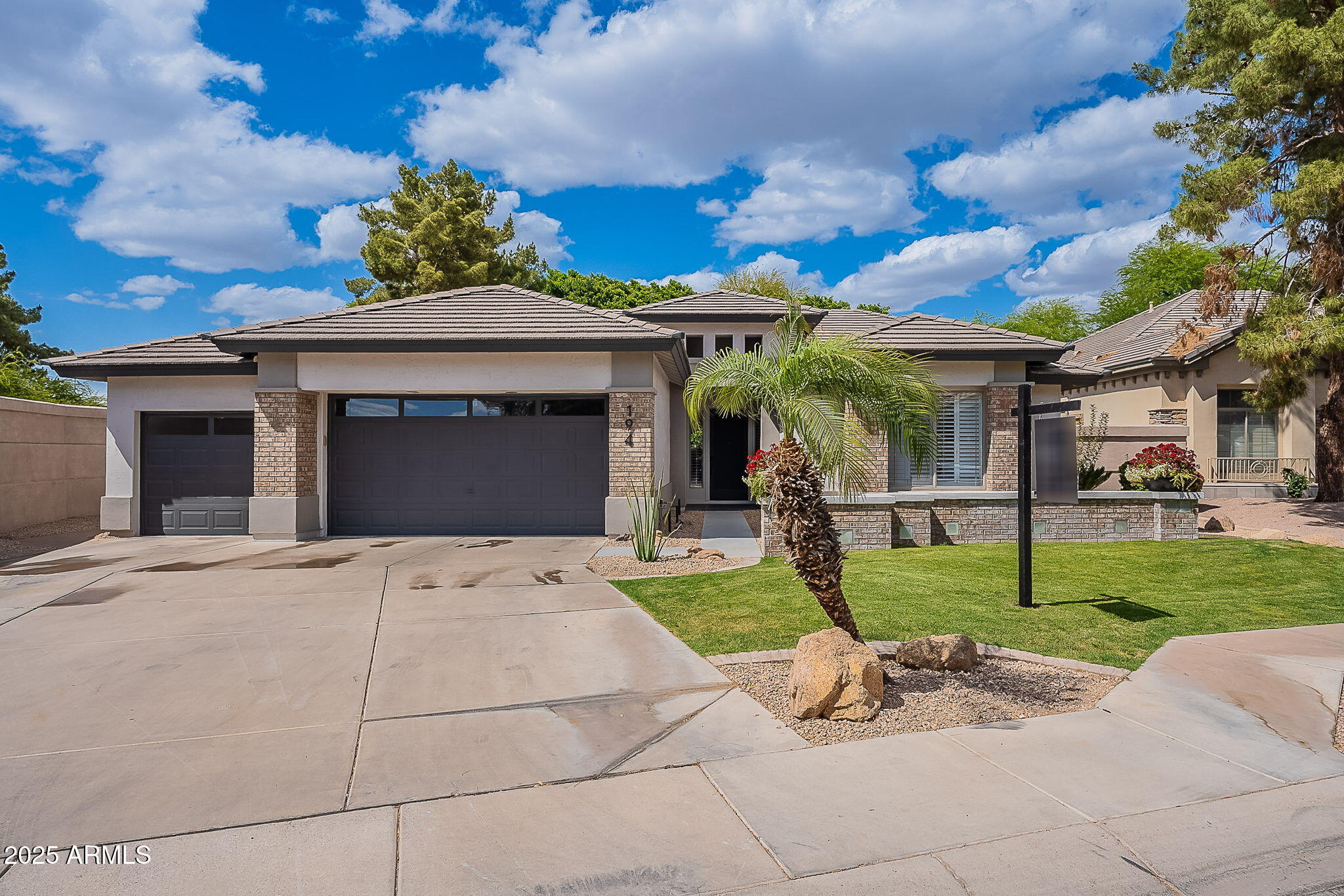 194 W SUNBURST Lane