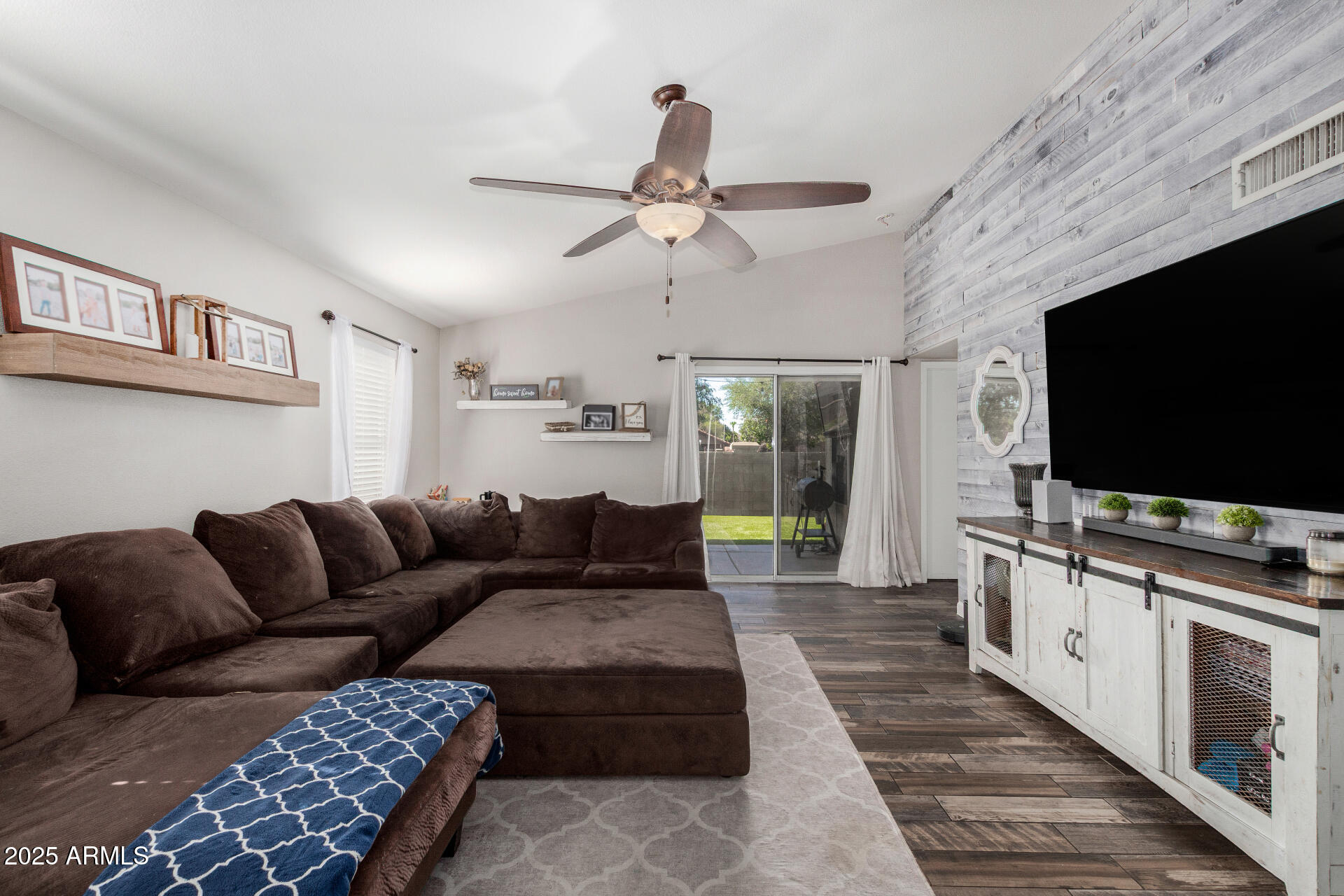 914 W REDONDO Drive